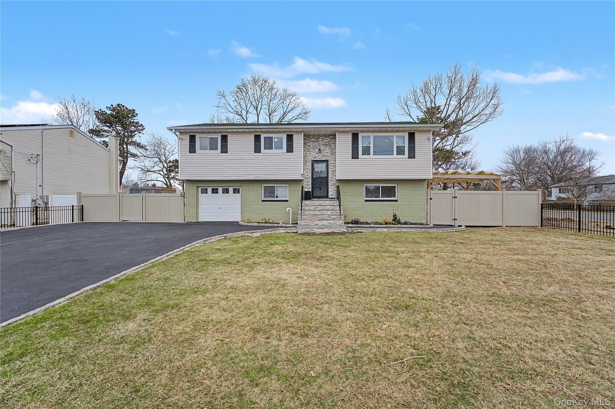 #1 photo, 46 S 26th Street, সাফোক কাউন্টি Wyandanch , NY 11798