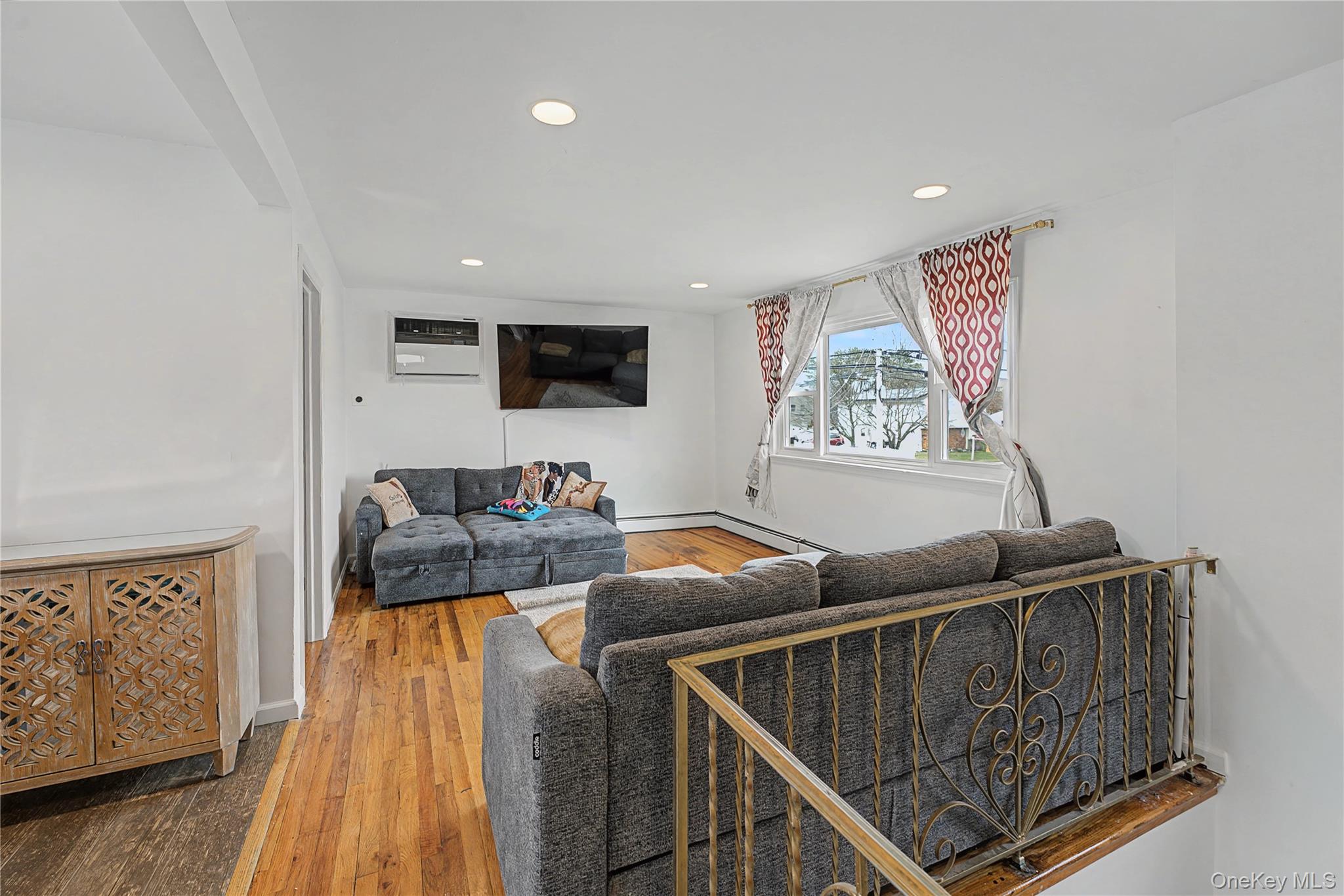 #3 photo, 46 S 26th Street, সাফোক কাউন্টি Wyandanch , NY 11798