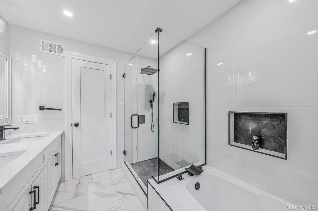 #17 photo, 68 Fort Salonga Road, সাফোক কাউন্টি Northport , NY 11768