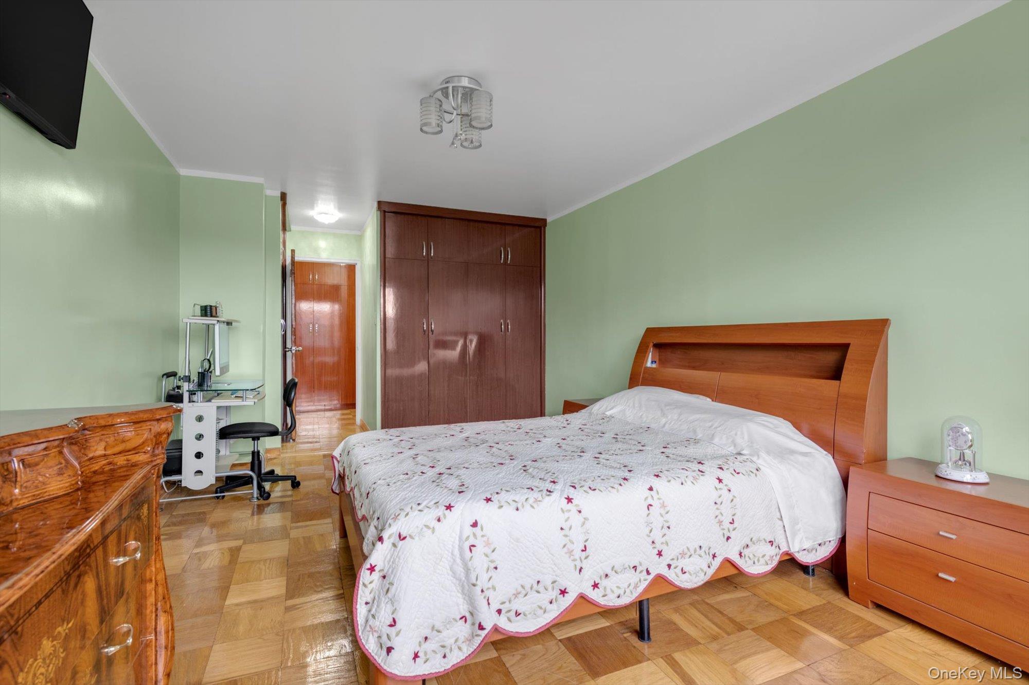 #9 photo, 61-20 Grand Central Parkway, Forest Hills , NY 11375