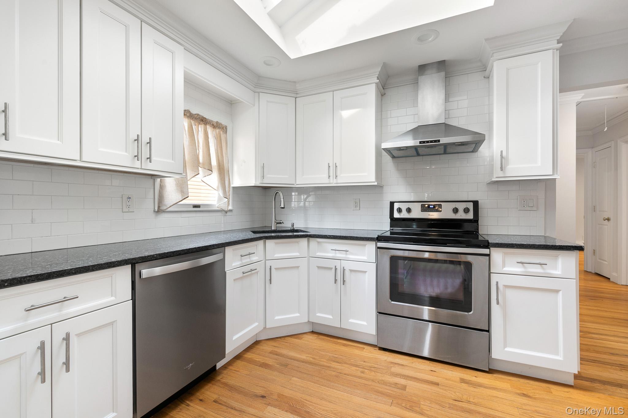 #13 photo, 1334 Lake Shore Drive, নাসাউ কাউন্টি Massapequa Park , NY 11762