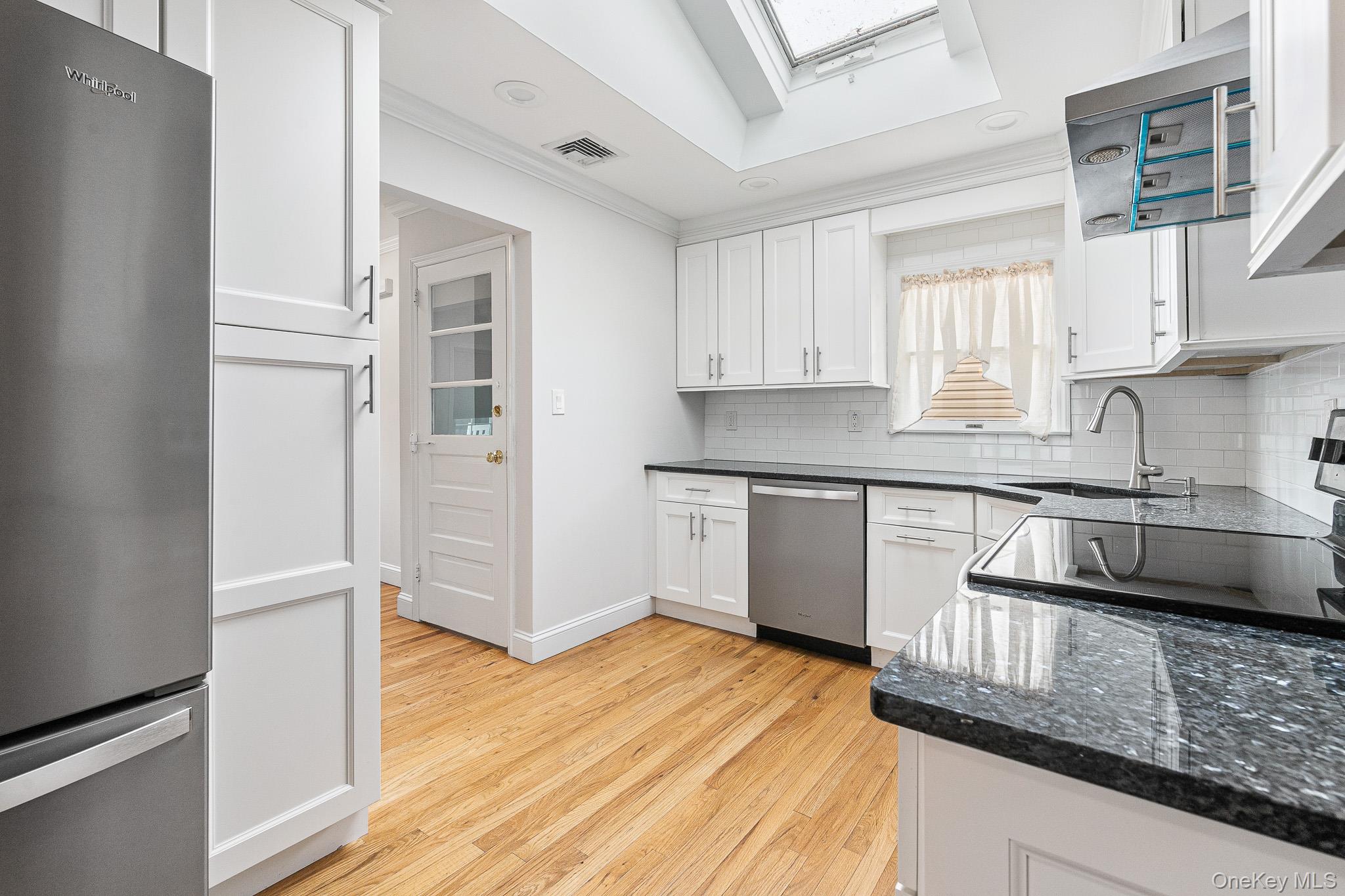 #14 photo, 1334 Lake Shore Drive, নাসাউ কাউন্টি Massapequa Park , NY 11762