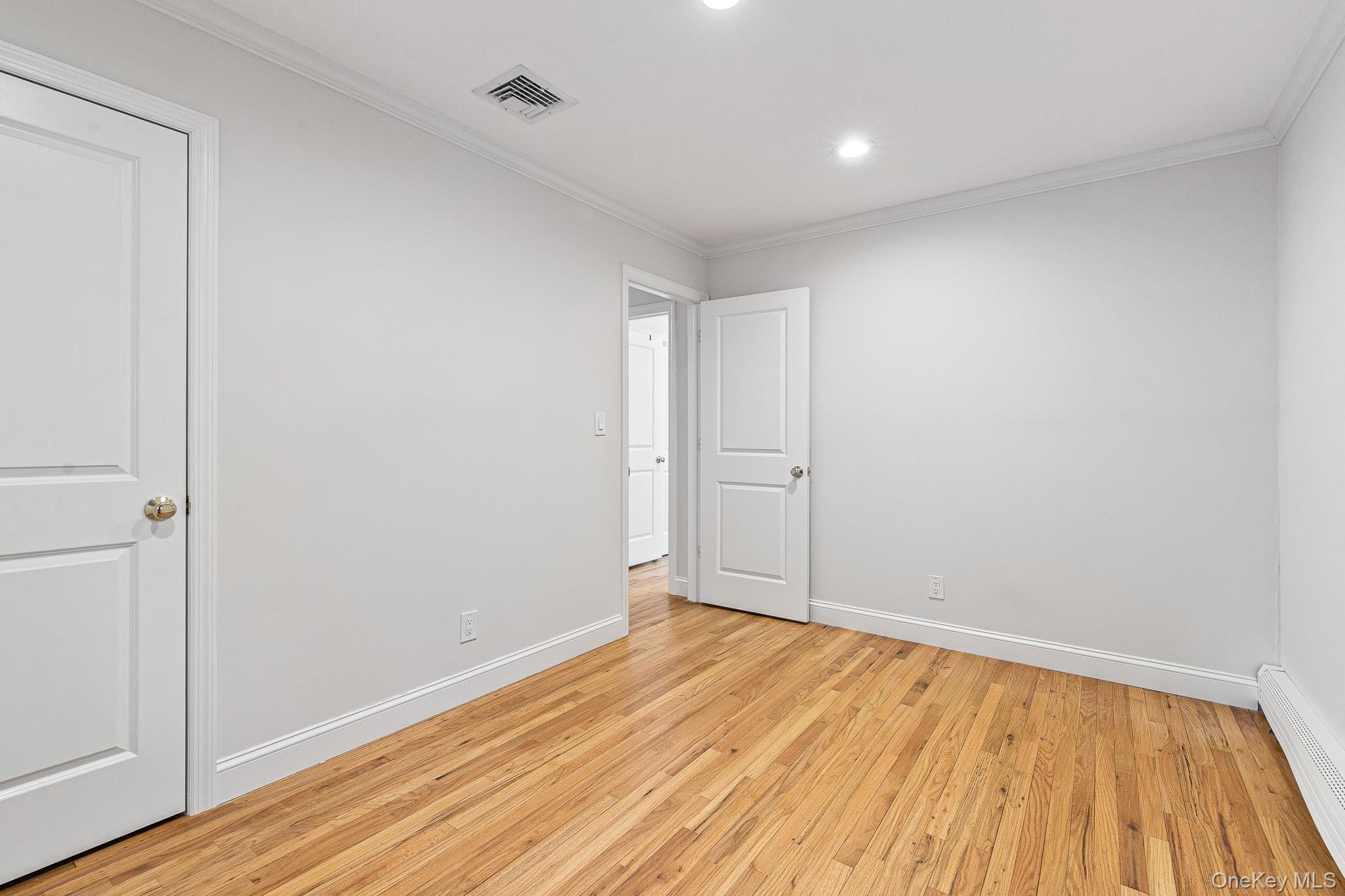 #17 photo, 1334 Lake Shore Drive, নাসাউ কাউন্টি Massapequa Park , NY 11762