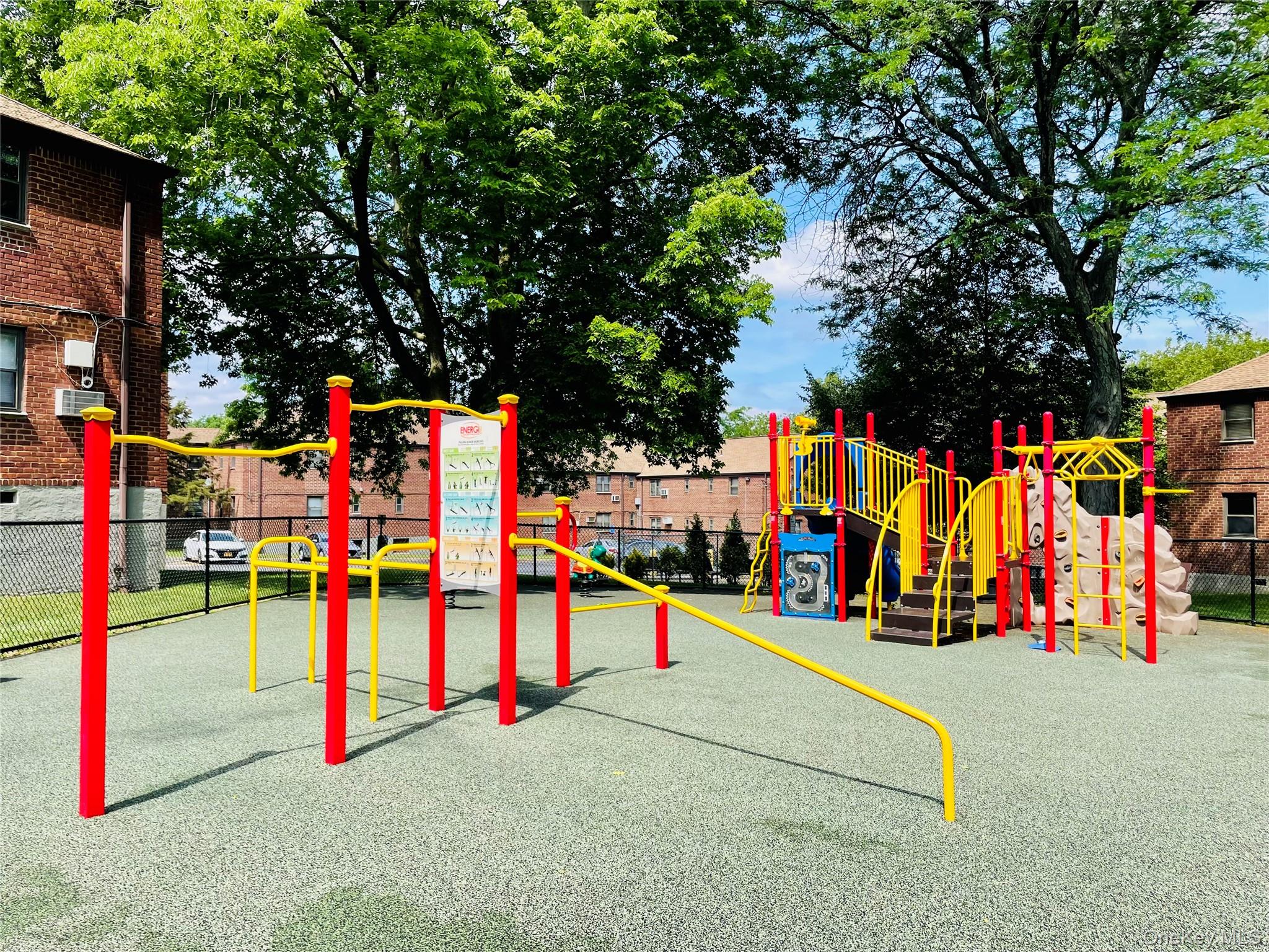 #15 photo, 57-41 246TH Crescent, Douglaston , NY 11362