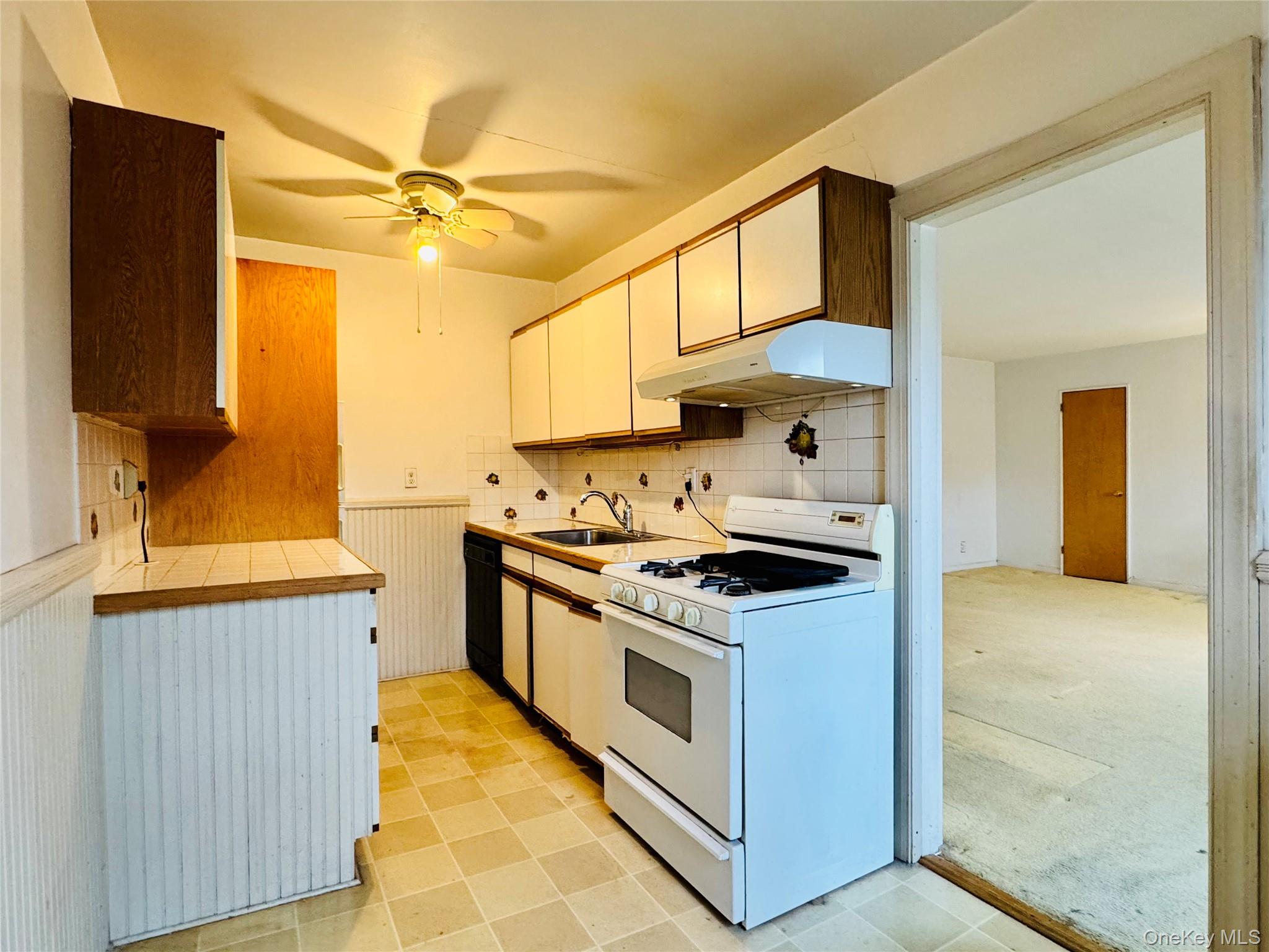 #8 photo, 57-41 246TH Crescent, Douglaston , NY 11362