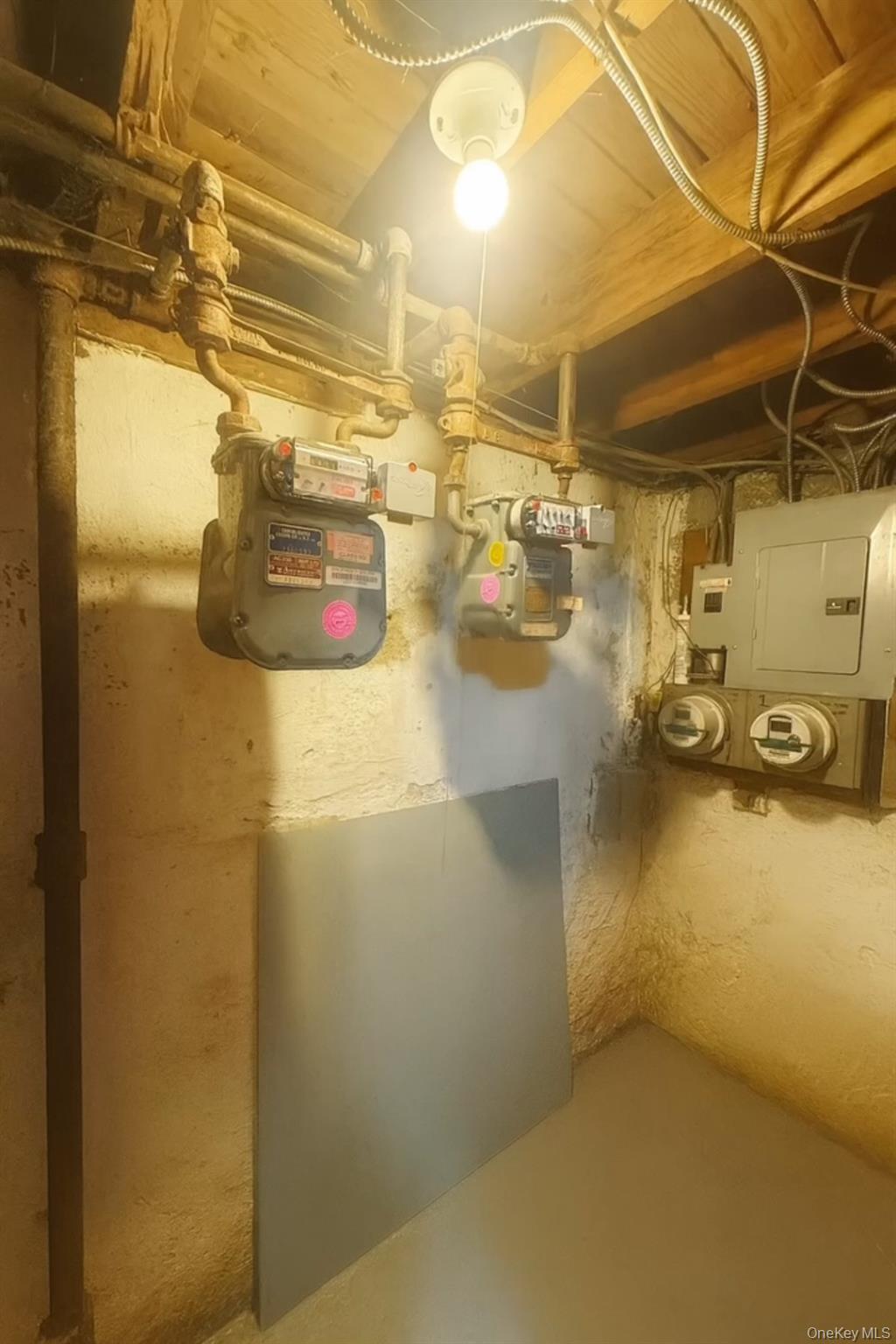 #2 photo, 15833 73 Avenue, Fresh Meadows , NY 11366