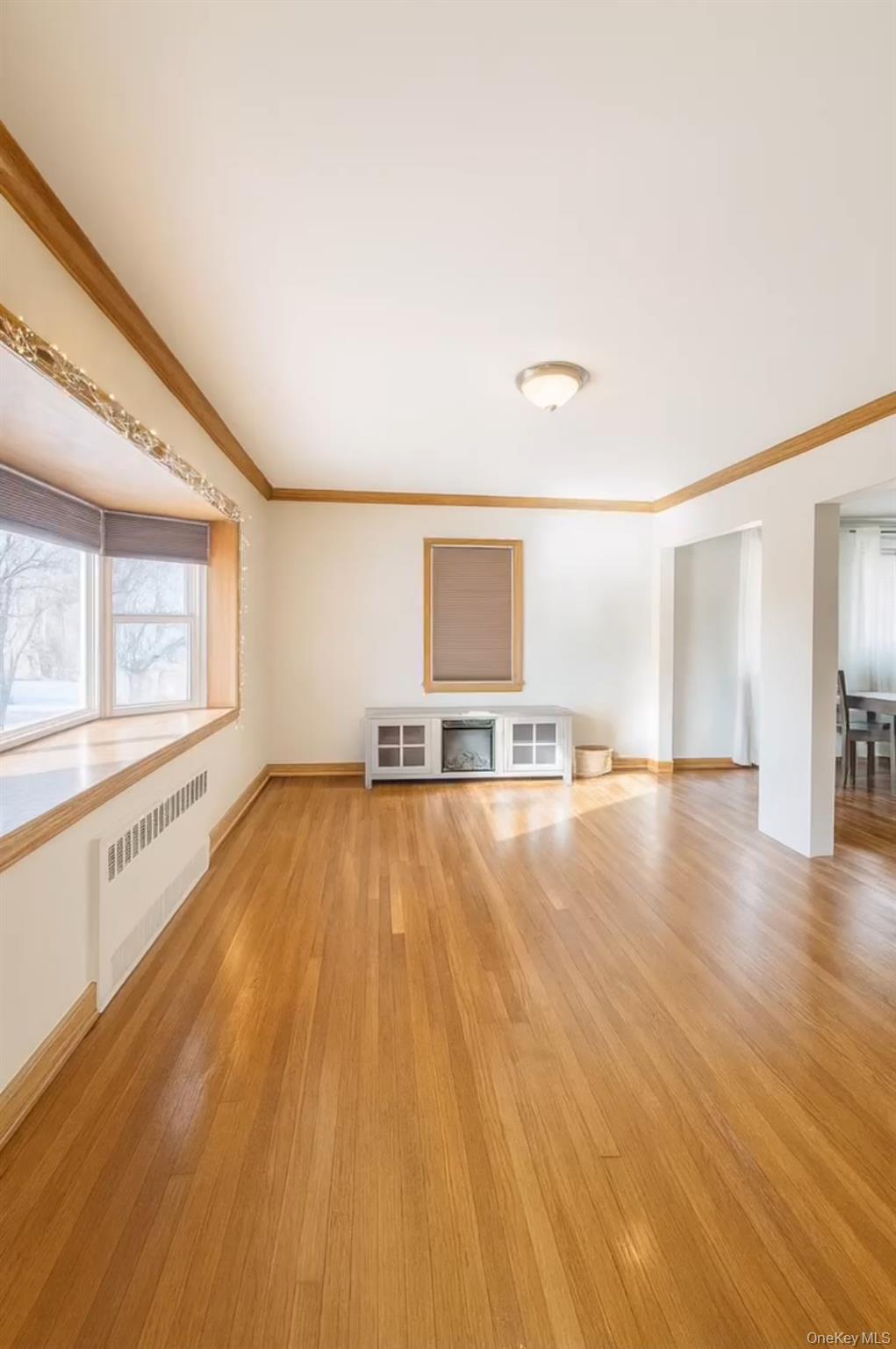 #3 photo, 15833 73 Avenue, Fresh Meadows , NY 11366