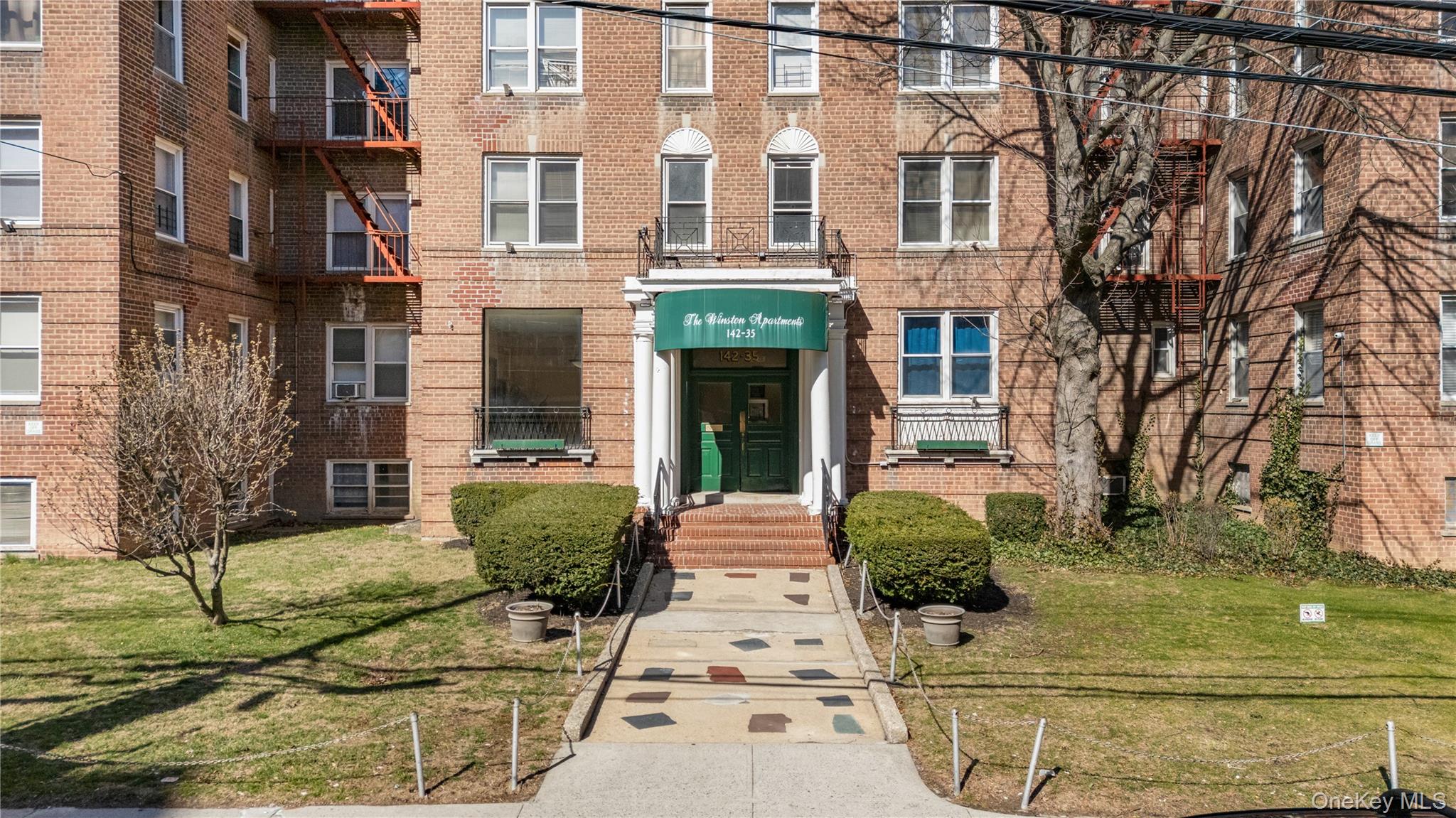 #1 photo, 142-35 84 Drive, কুইন্‌স Briarwood , NY 11435