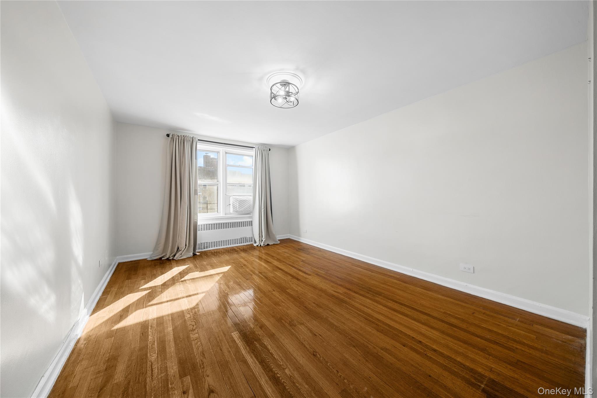 #3 photo, 142-35 84 Drive, কুইন্‌স Briarwood , NY 11435