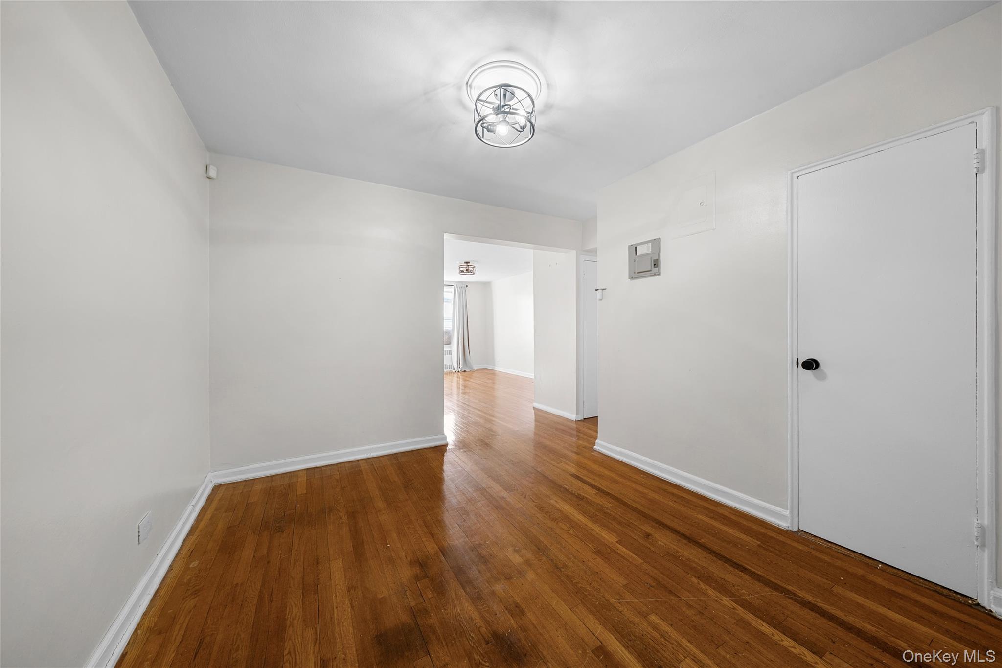 #4 photo, 142-35 84 Drive, কুইন্‌স Briarwood , NY 11435