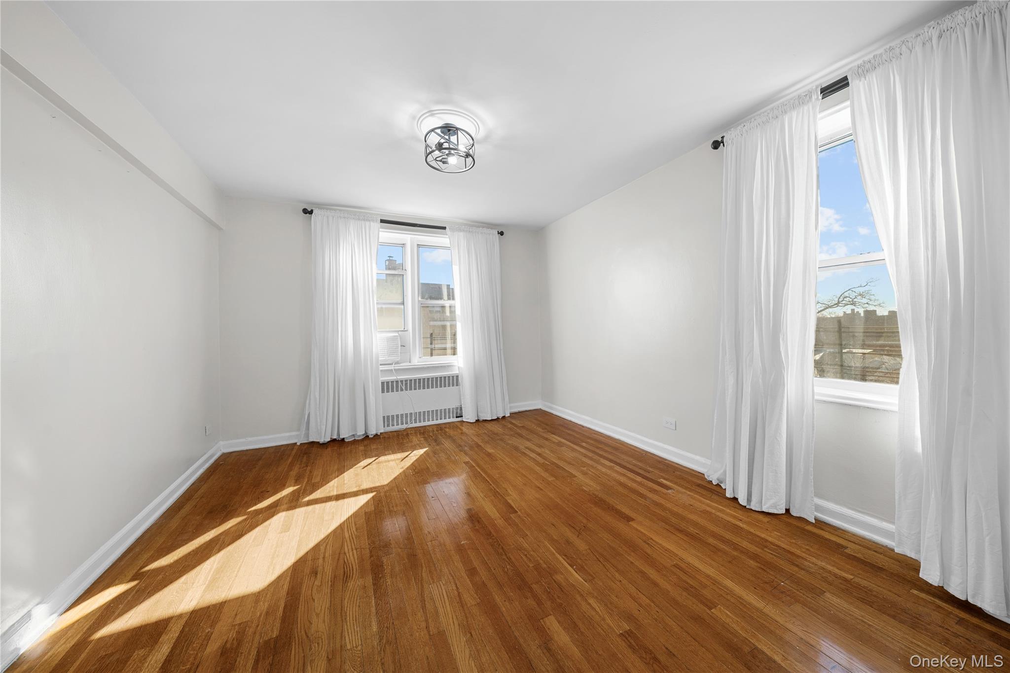 #6 photo, 142-35 84 Drive, কুইন্‌স Briarwood , NY 11435