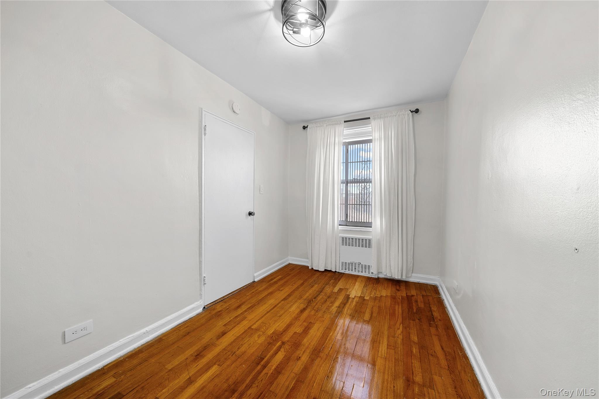 #7 photo, 142-35 84 Drive, কুইন্‌স Briarwood , NY 11435