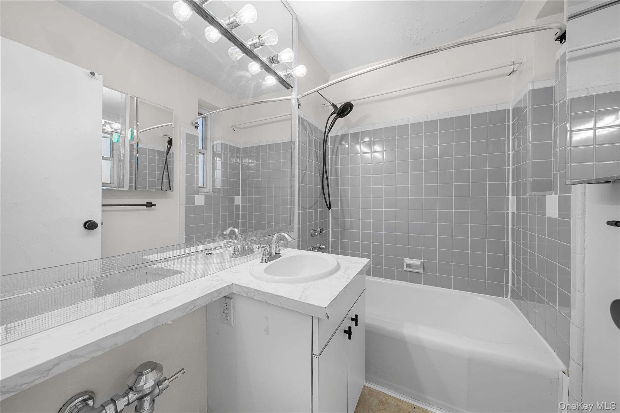 #9 photo, 142-35 84 Drive, কুইন্‌স Briarwood , NY 11435