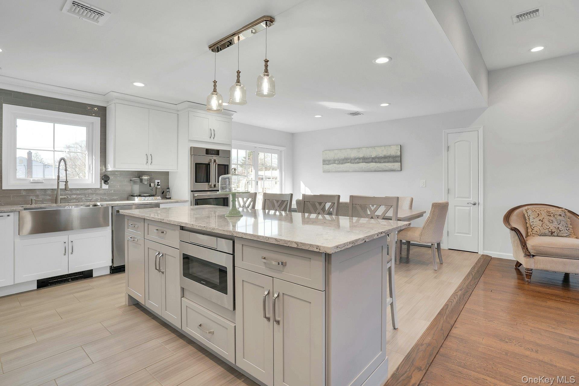 #17 photo, 108 Hayrick Lane, সাফোক কাউন্টি Commack , NY 11725