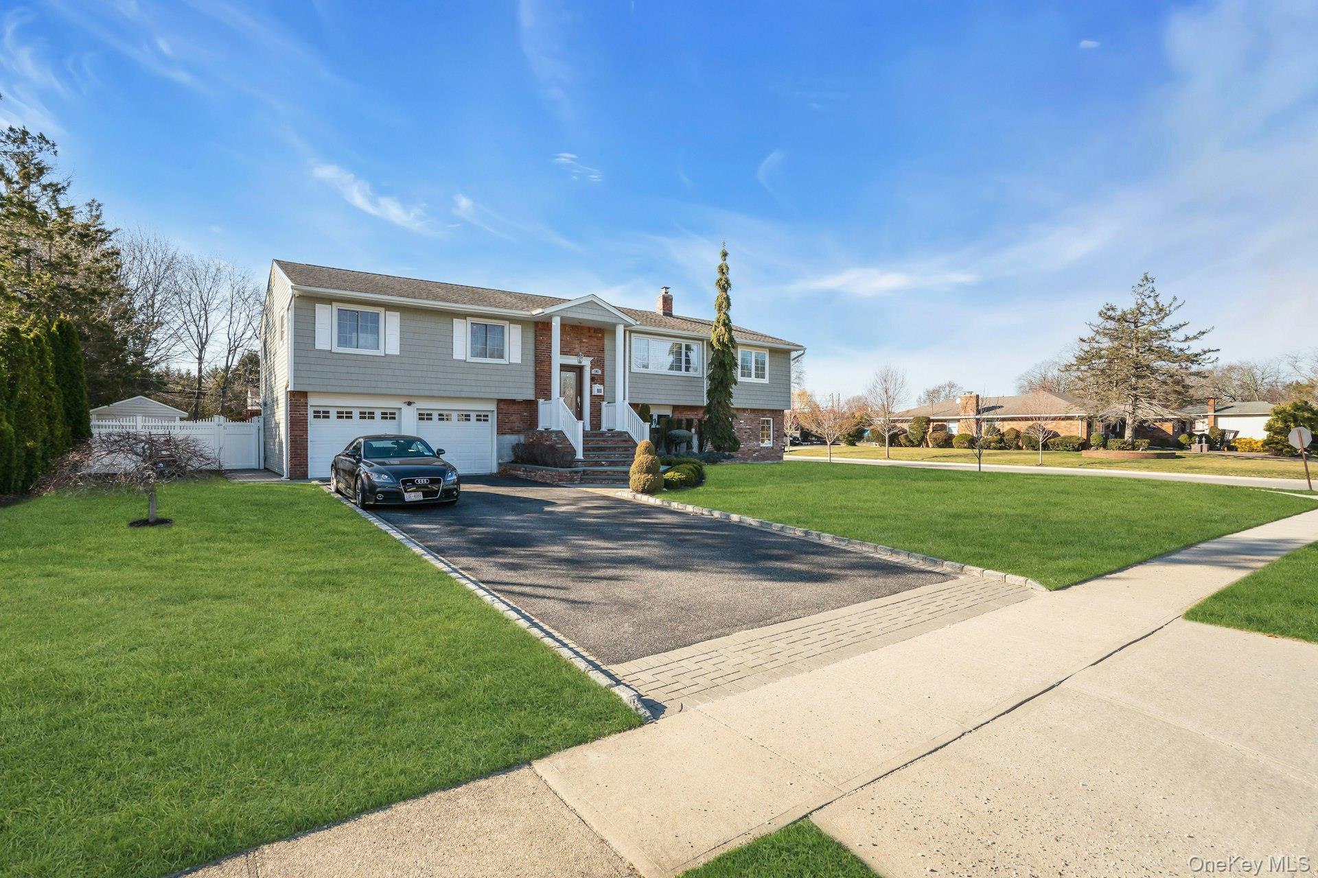 #2 photo, 108 Hayrick Lane, সাফোক কাউন্টি Commack , NY 11725