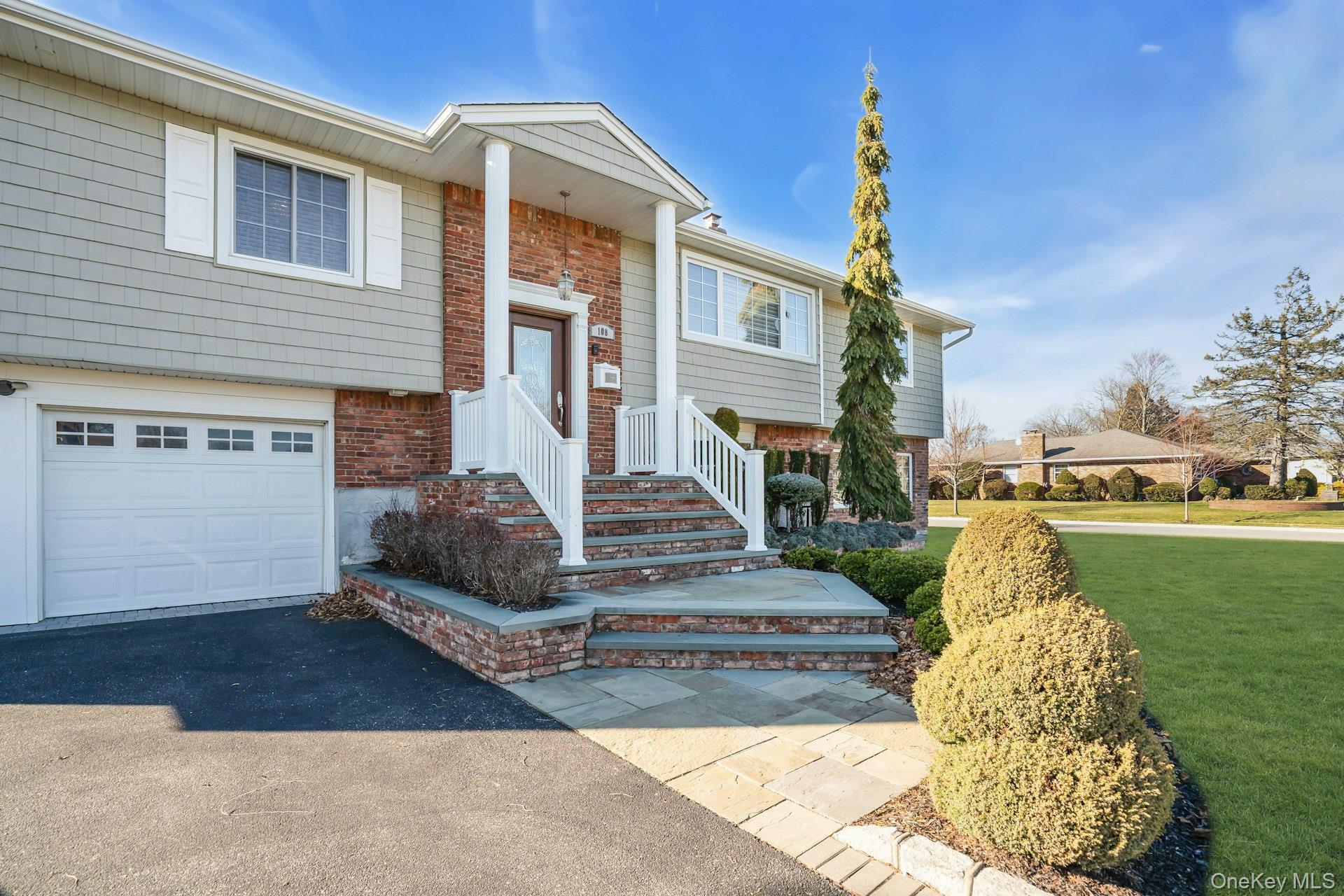 #3 photo, 108 Hayrick Lane, সাফোক কাউন্টি Commack , NY 11725