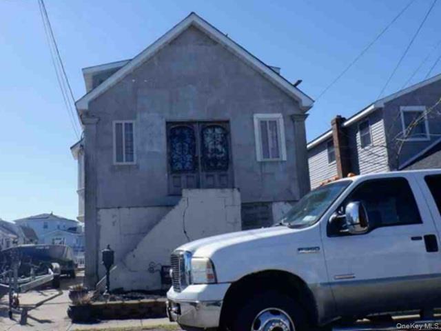 #1 photo, 717 S 9th Street, সাফোক কাউন্টি Lindenhurst , NY 11757