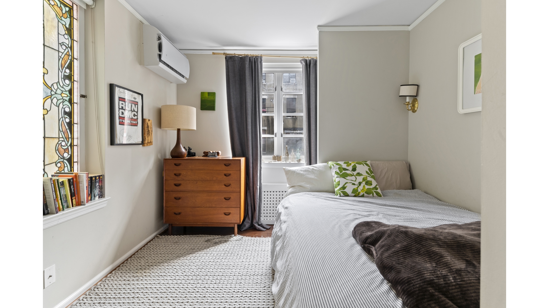 #20 photo, 142 W 76TH Street, Upper West Side , NY 10023