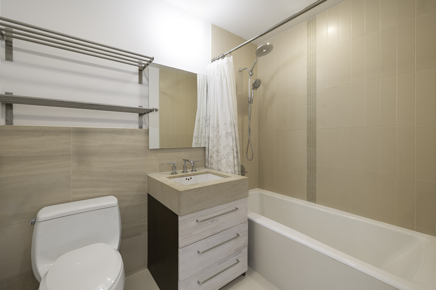 #7 photo, 5-26 47TH Road, Hunters Point , NY 11101