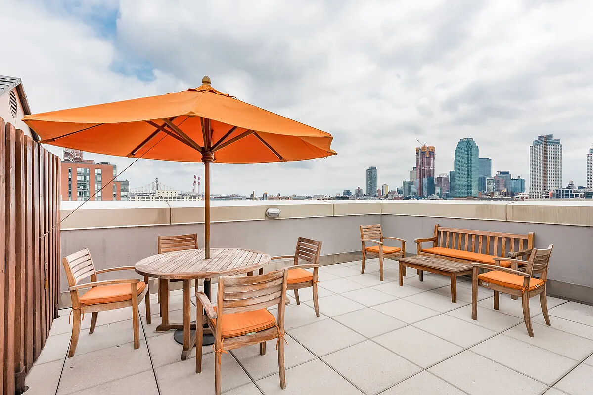 #9 photo, 5-26 47TH Road, Hunters Point , NY 11101