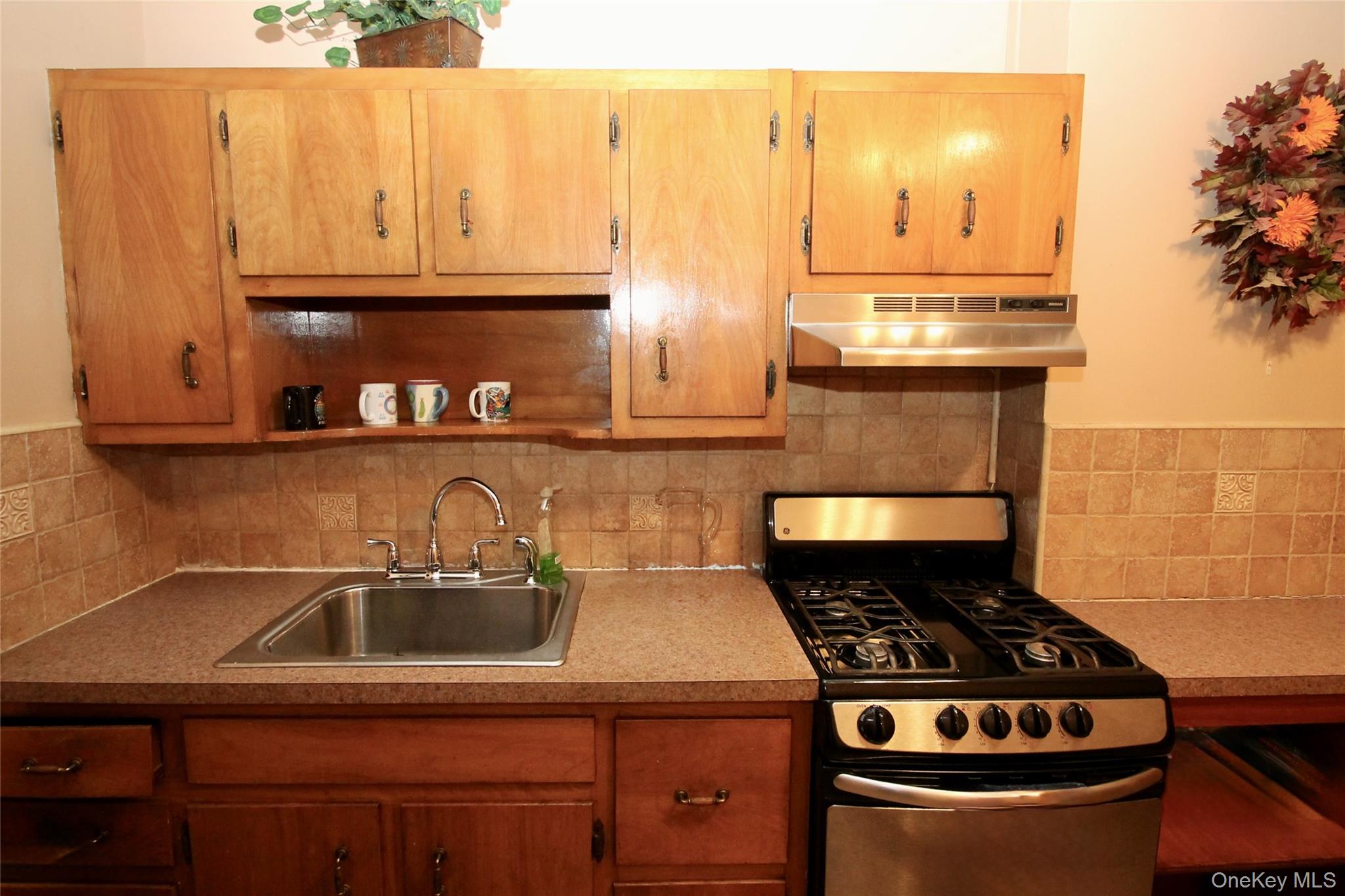 #3 photo, 6622 79th Place, কুইন্‌স Middle Village , NY 11379