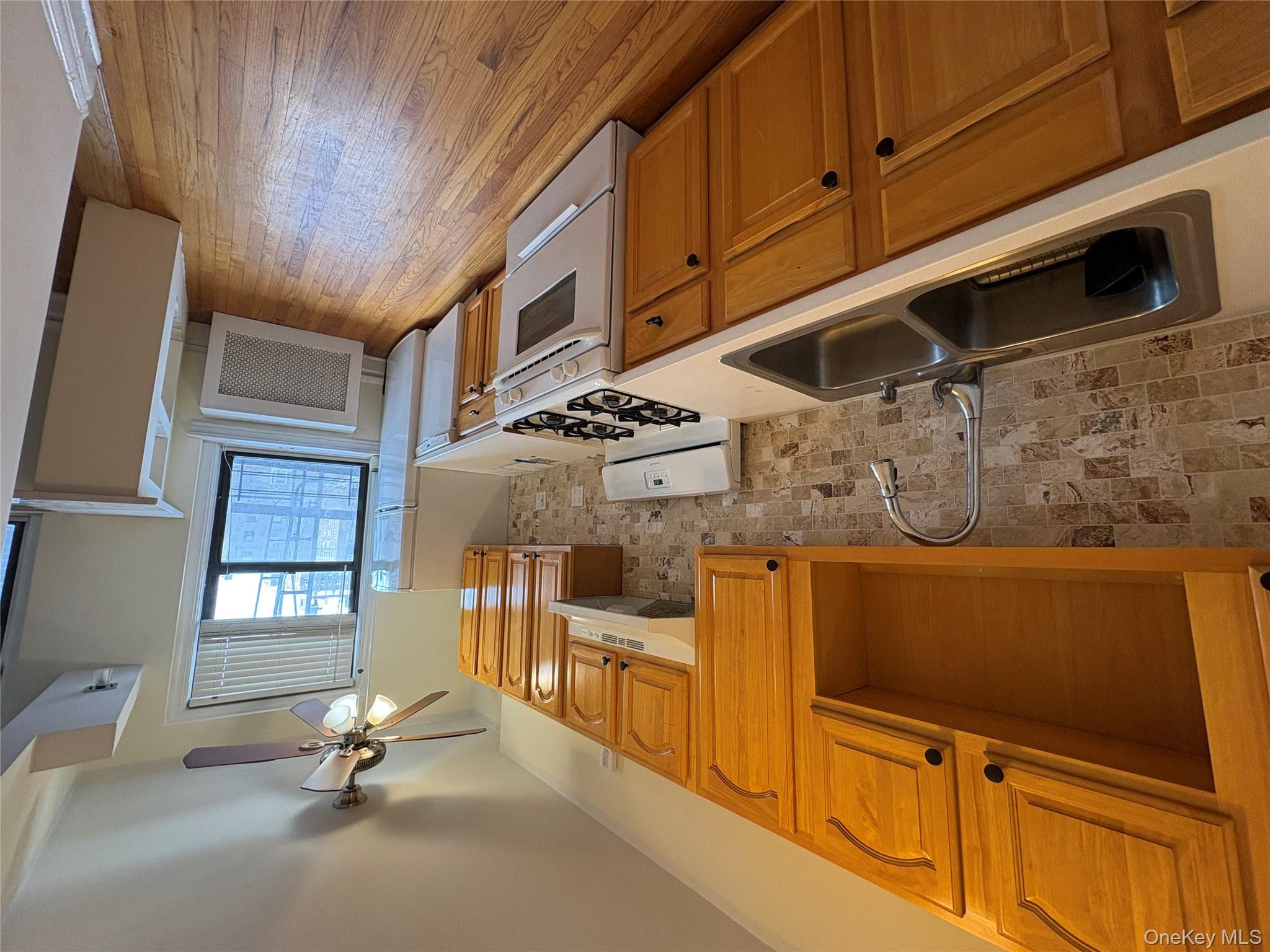 #12 photo, 72-34 Austin St, কুইন্‌স Forest Hills , NY 11375