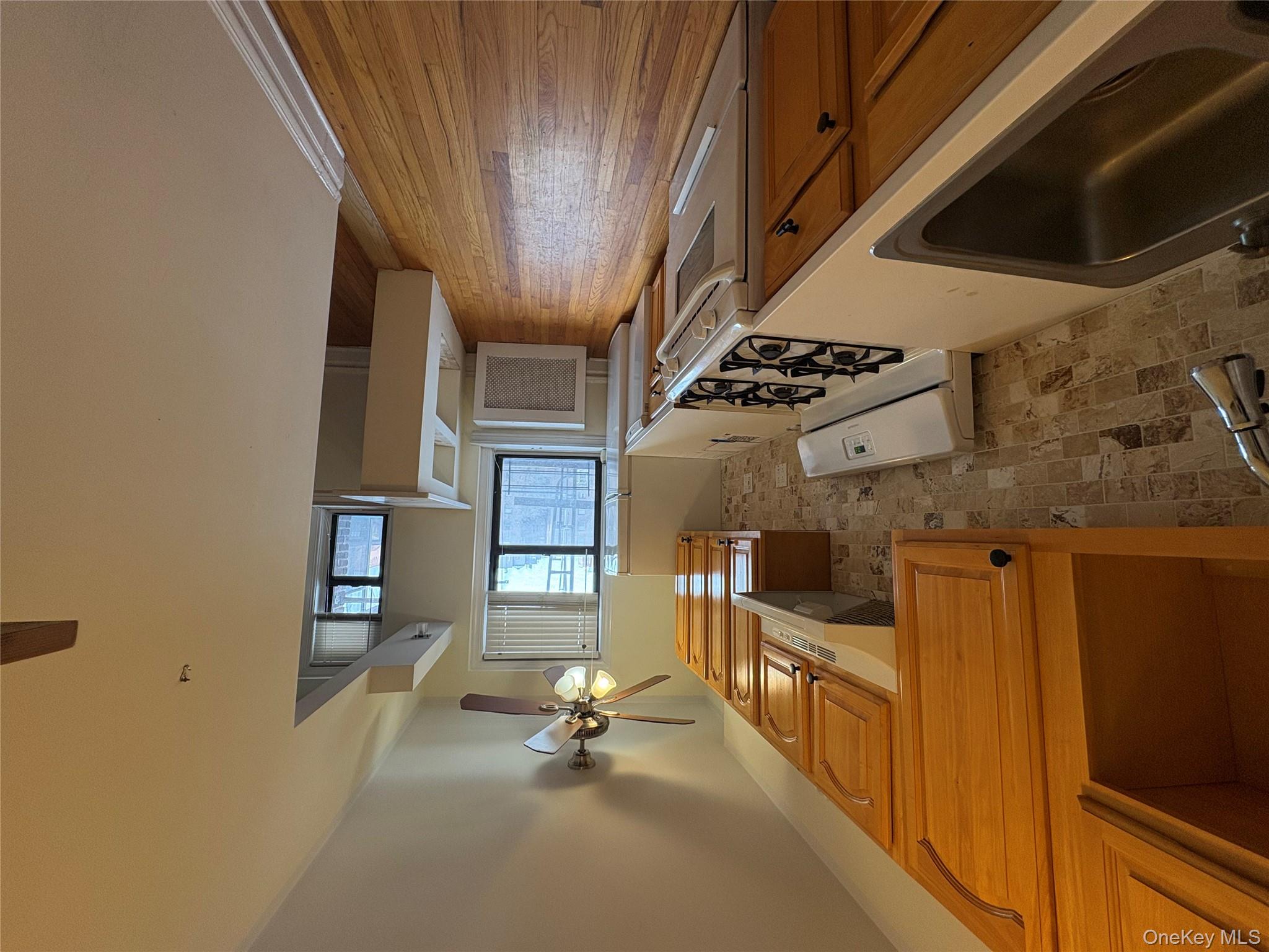 #13 photo, 72-34 Austin St, কুইন্‌স Forest Hills , NY 11375