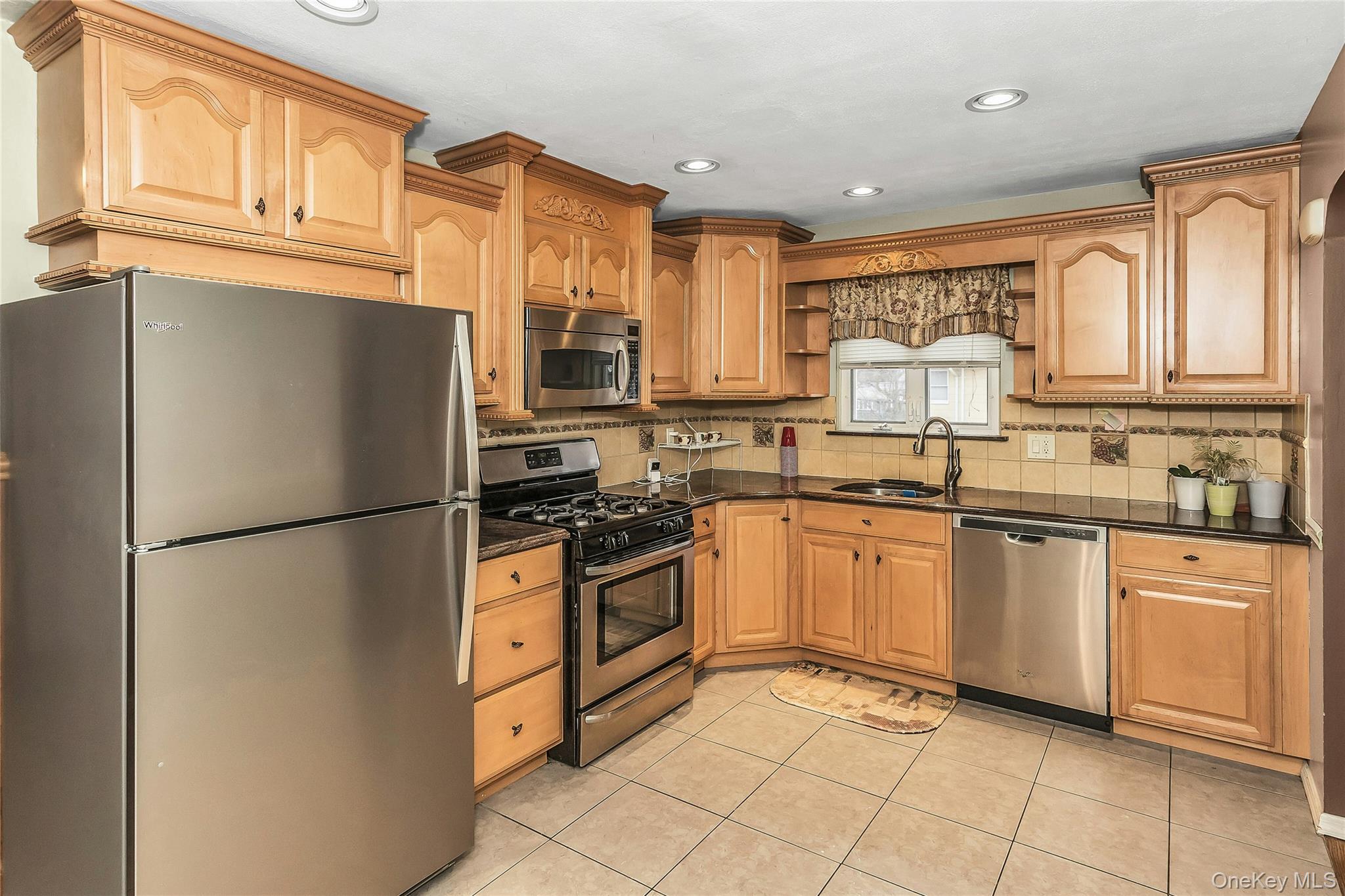 #12 photo, 512 Elm Street, West Hempstead , NY 11552