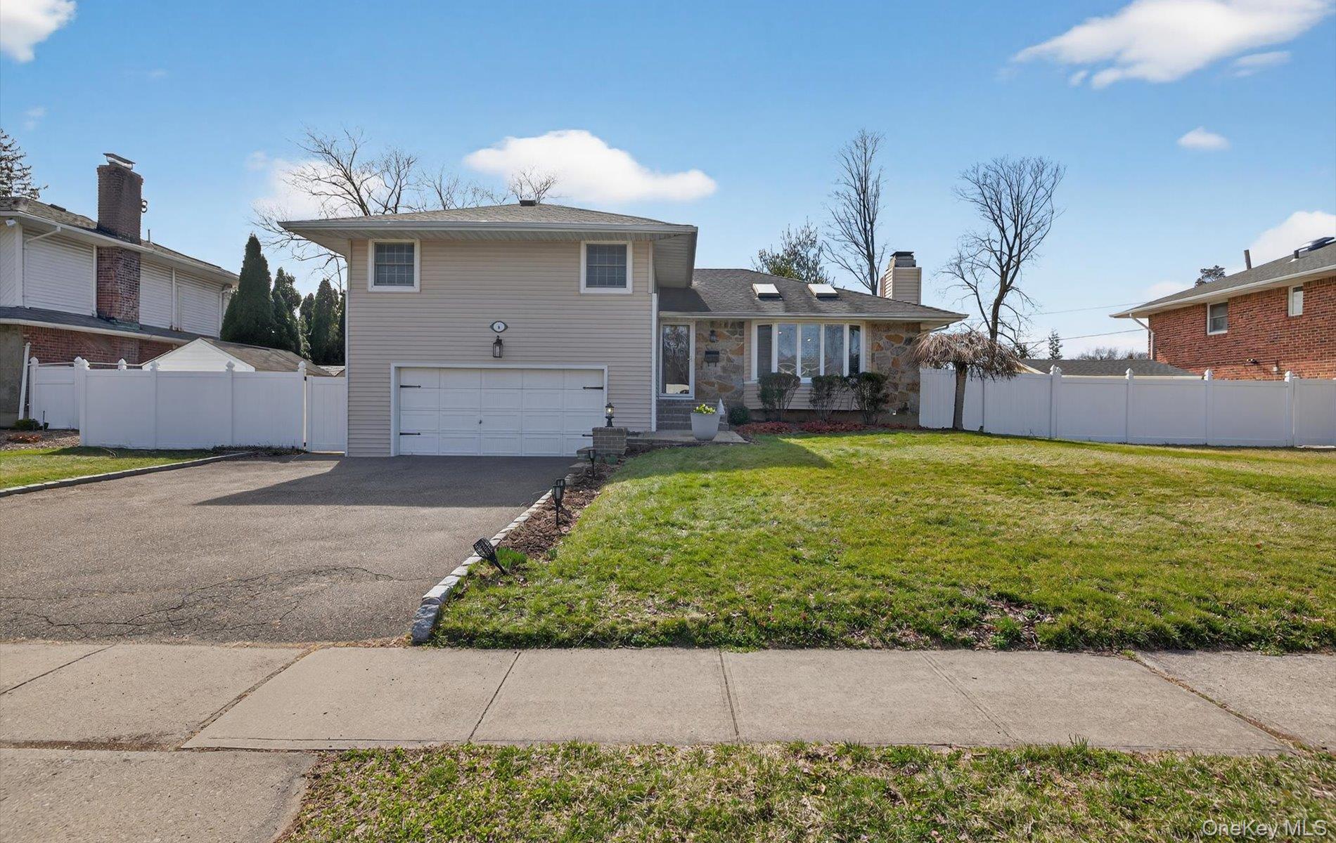 #1 photo, 6 Wren Drive, নাসাউ কাউন্টি Woodbury , NY 11797