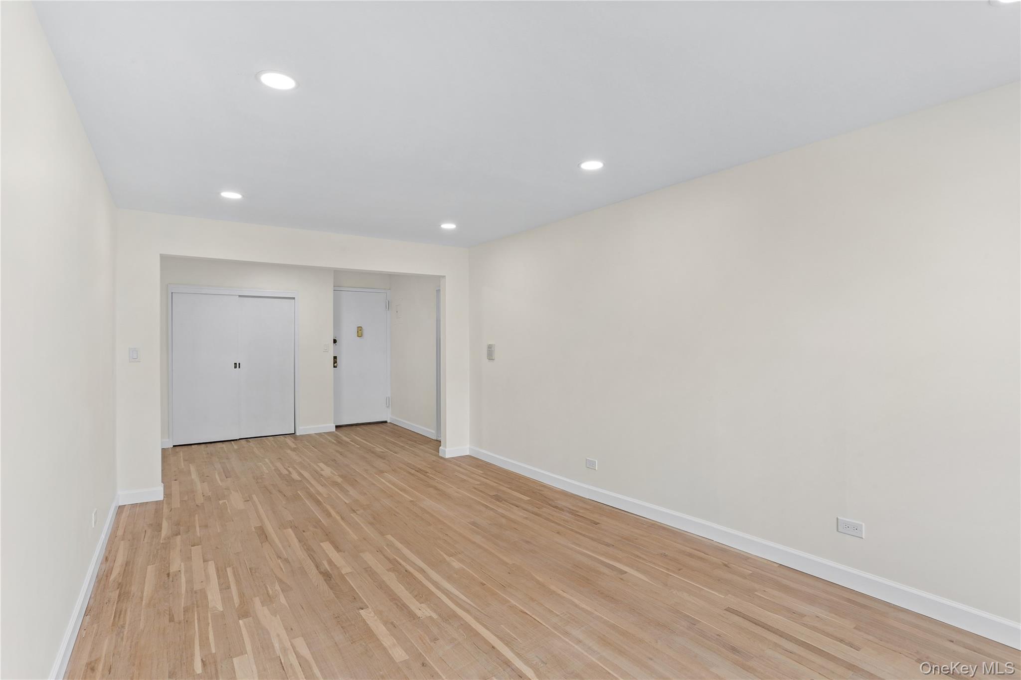 #5 photo, 33-04 Junction Blvd, クイーンズ区 Jackson Heights , NY 11372