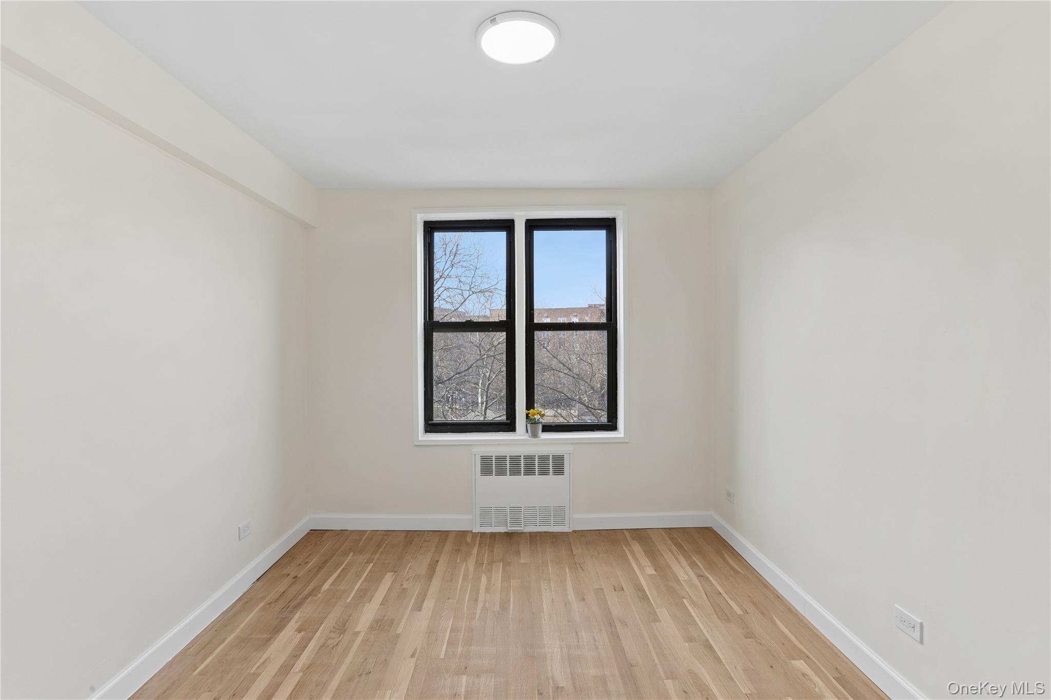 #6 photo, 33-04 Junction Blvd, クイーンズ区 Jackson Heights , NY 11372