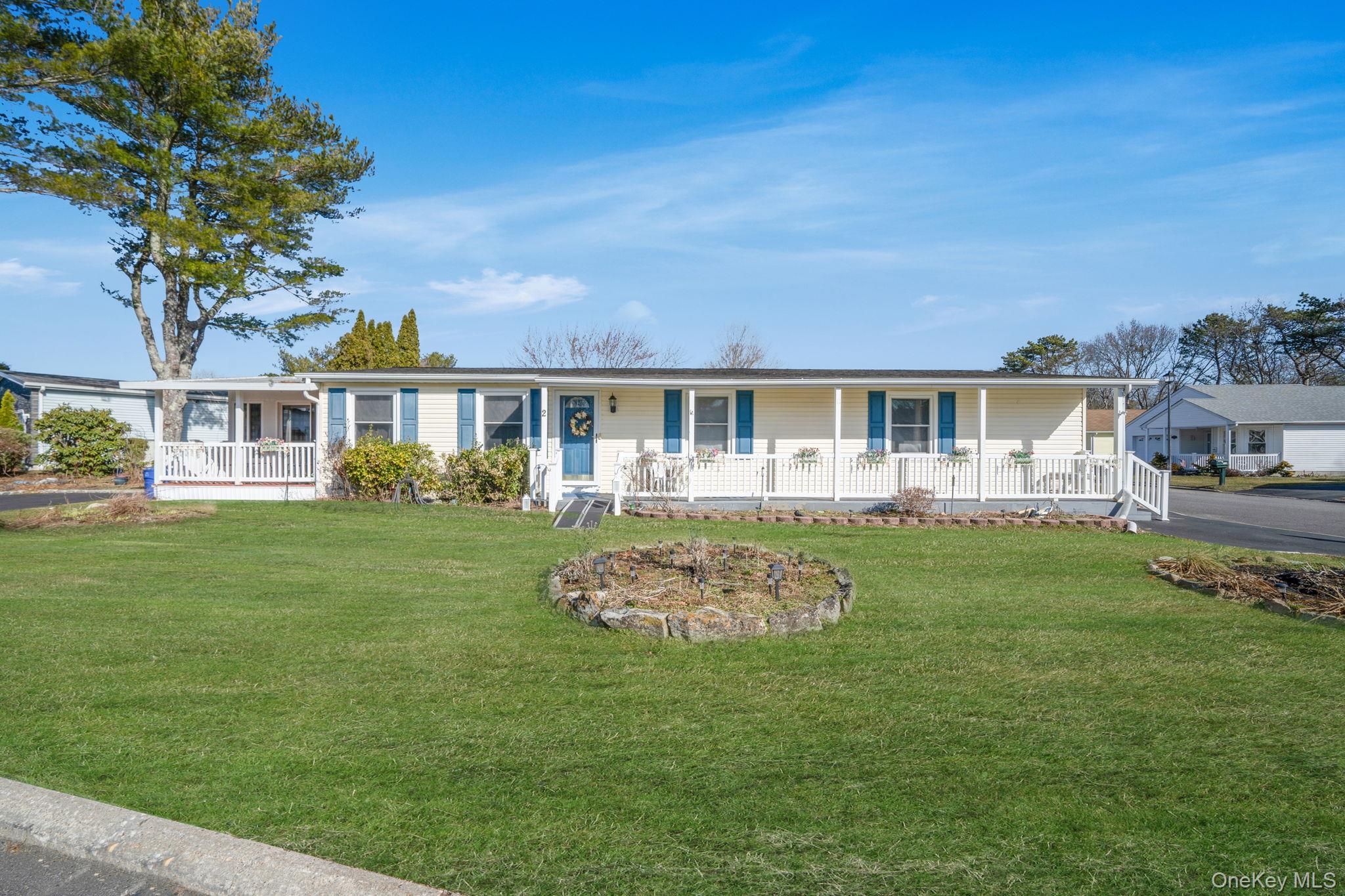 #1 photo, 2 Dogwood Lane, সাফোক কাউন্টি Manorville , NY 11949