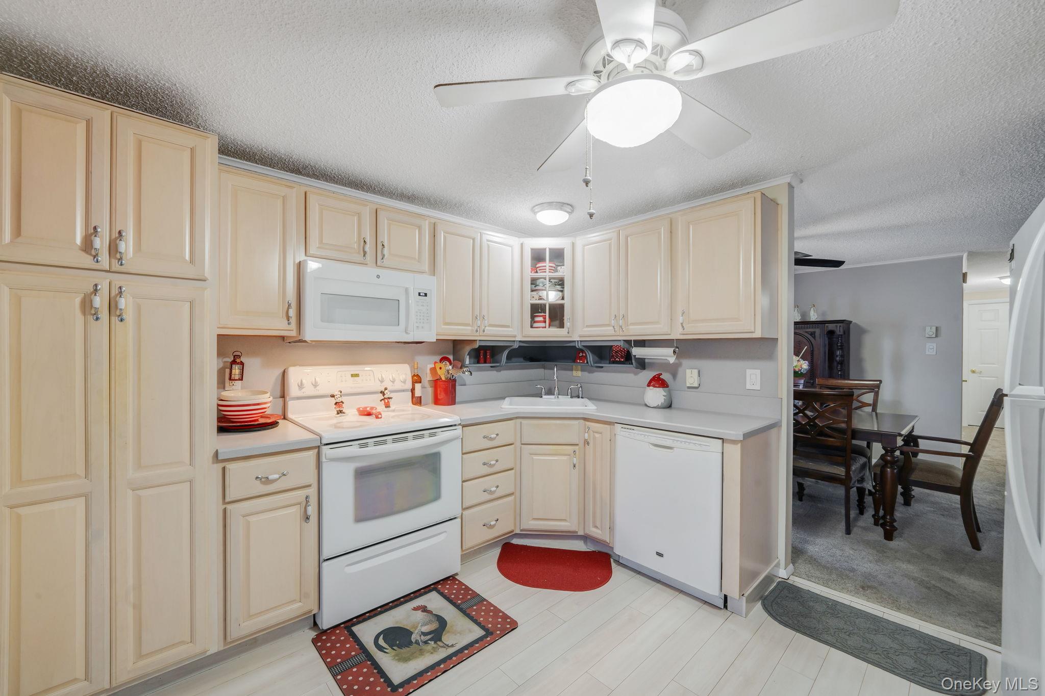 #18 photo, 2 Dogwood Lane, সাফোক কাউন্টি Manorville , NY 11949