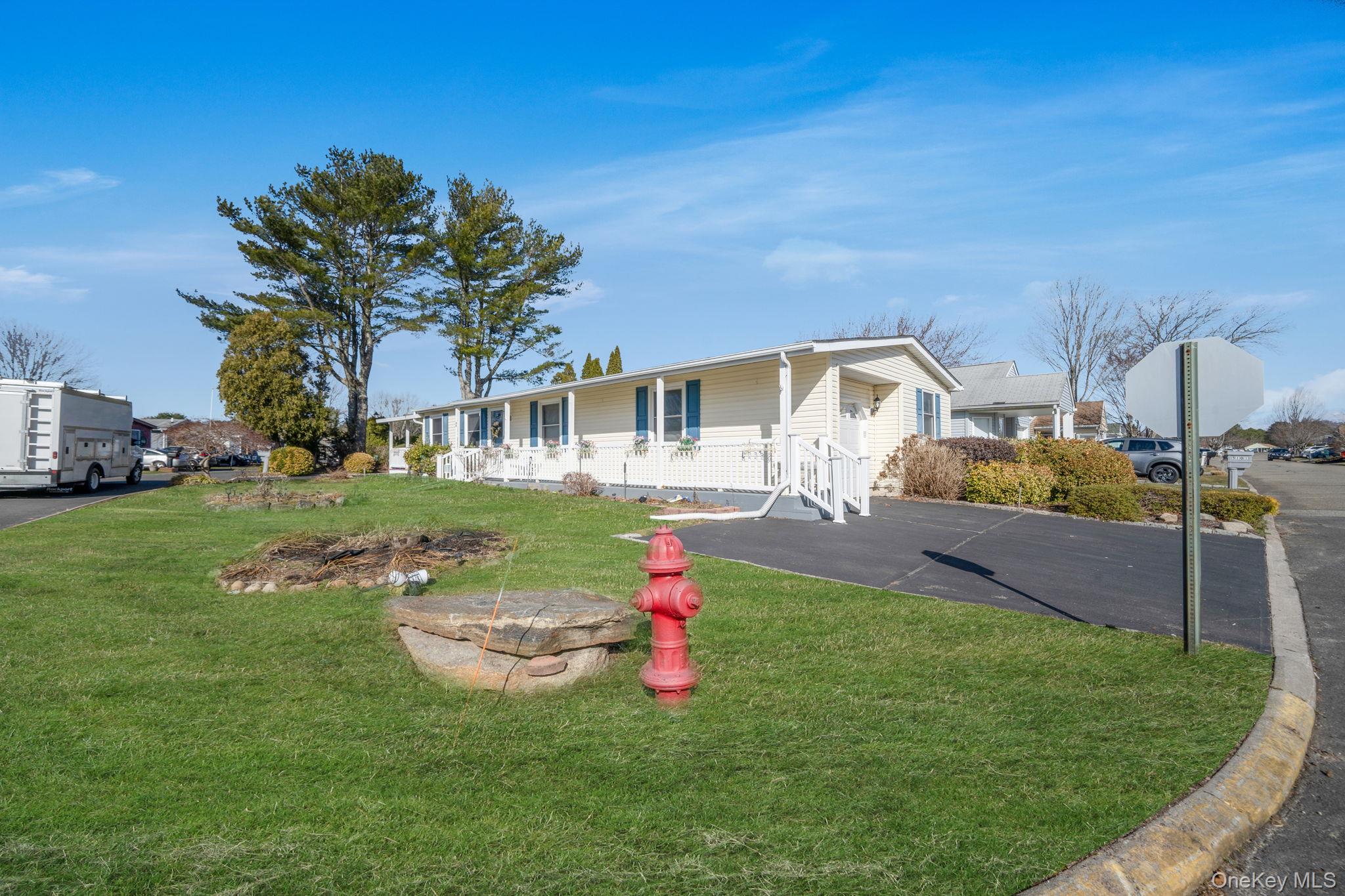 #2 photo, 2 Dogwood Lane, সাফোক কাউন্টি Manorville , NY 11949