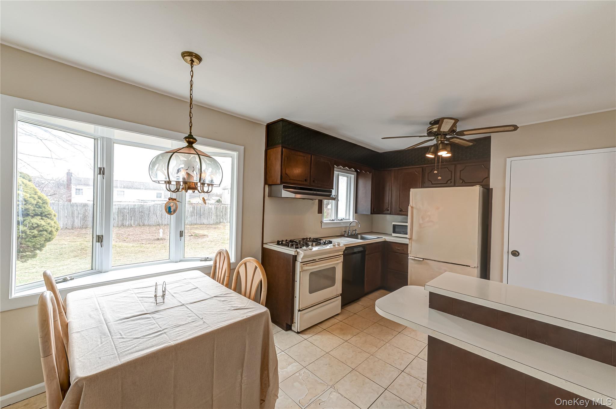 #10 photo, 855 Pease Lane, সাফোক কাউন্টি West Islip , NY 11795