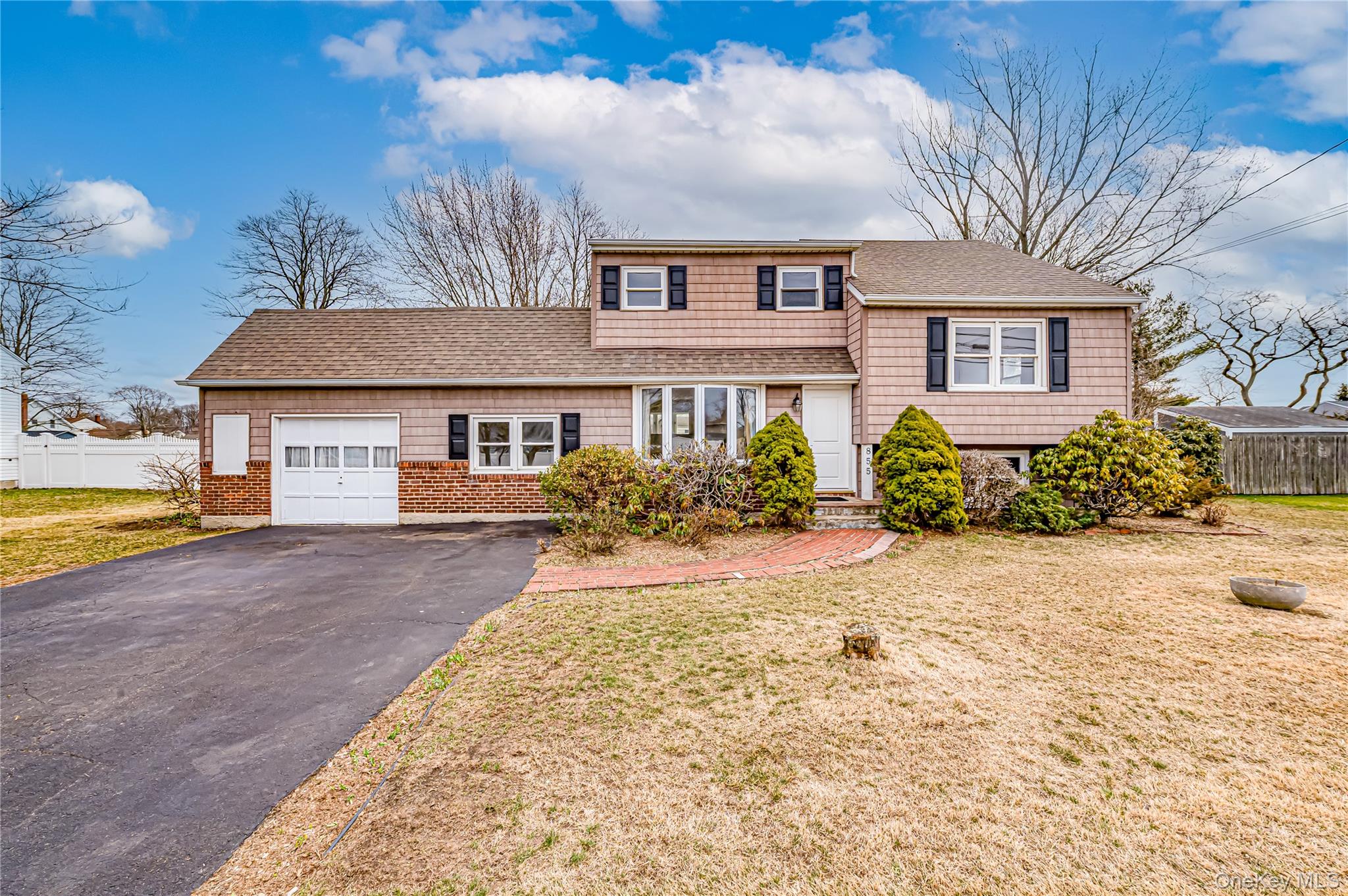 #2 photo, 855 Pease Lane, সাফোক কাউন্টি West Islip , NY 11795