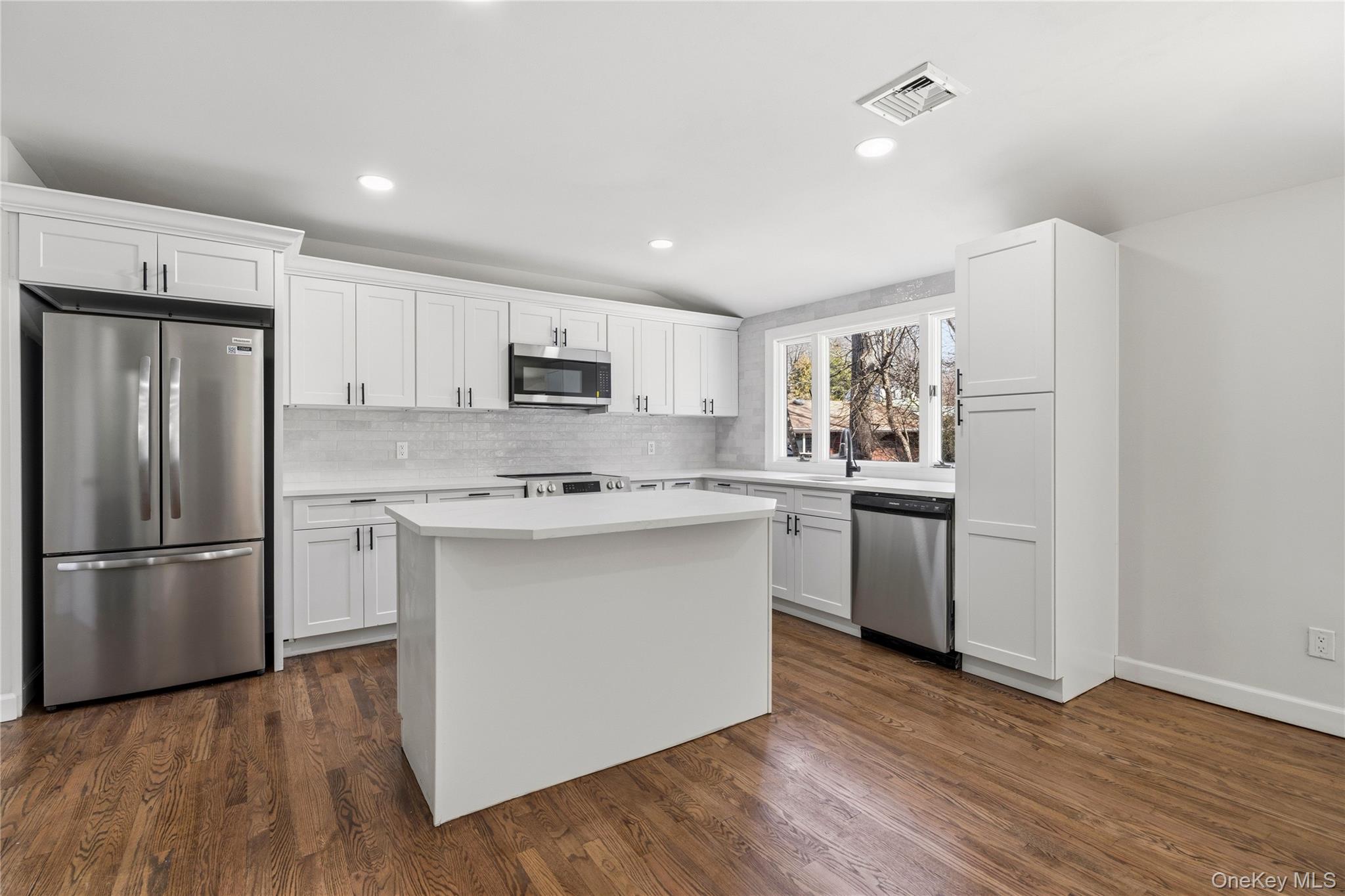 #13 photo, 75 Hawthorne Road, Kings Park , NY 11754