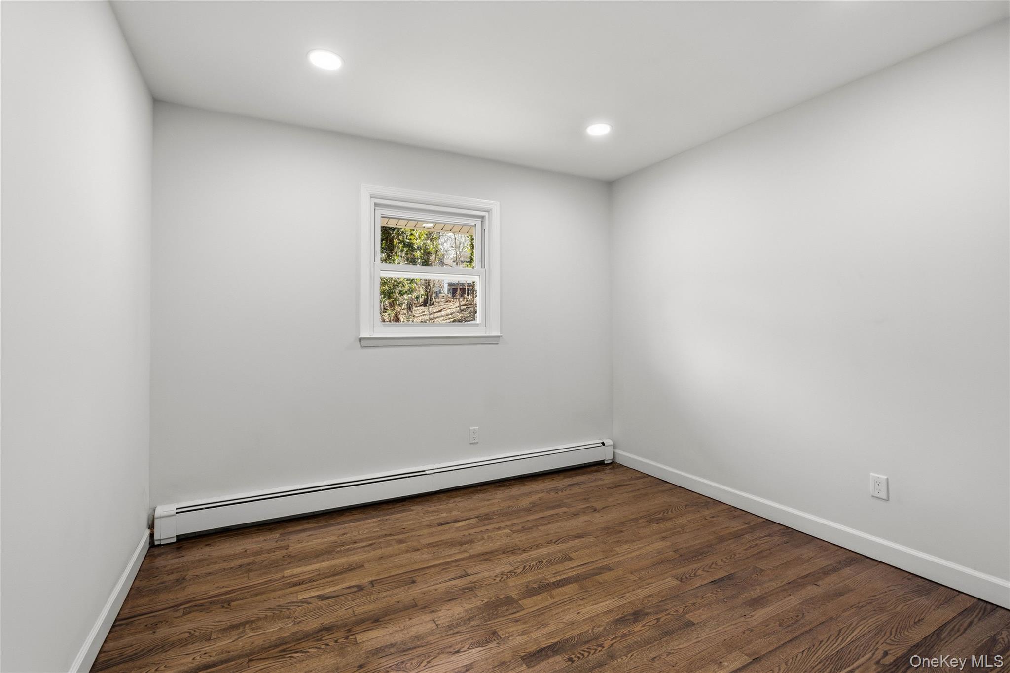 #20 photo, 75 Hawthorne Road, Kings Park , NY 11754