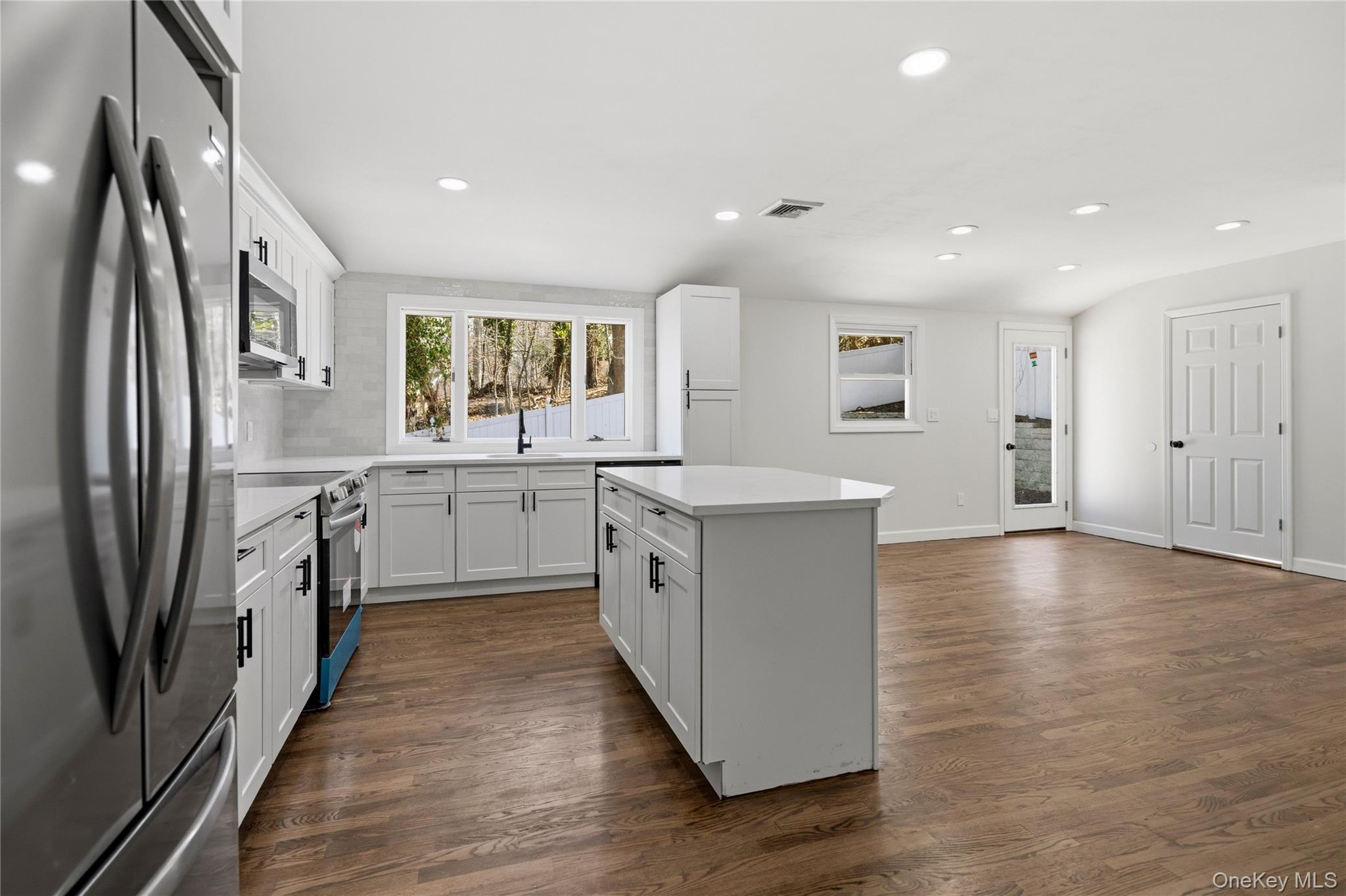 #8 photo, 75 Hawthorne Road, Kings Park , NY 11754