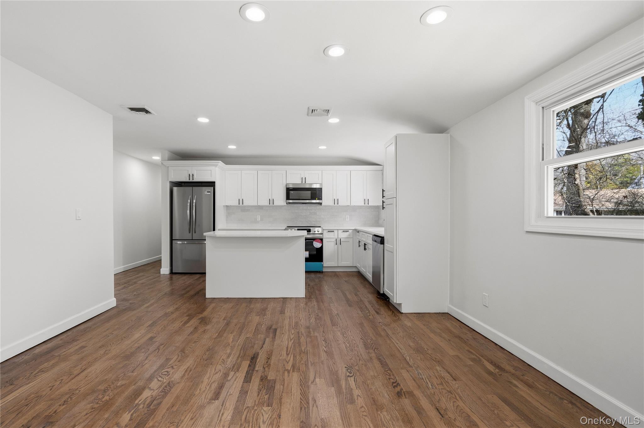 #9 photo, 75 Hawthorne Road, Kings Park , NY 11754