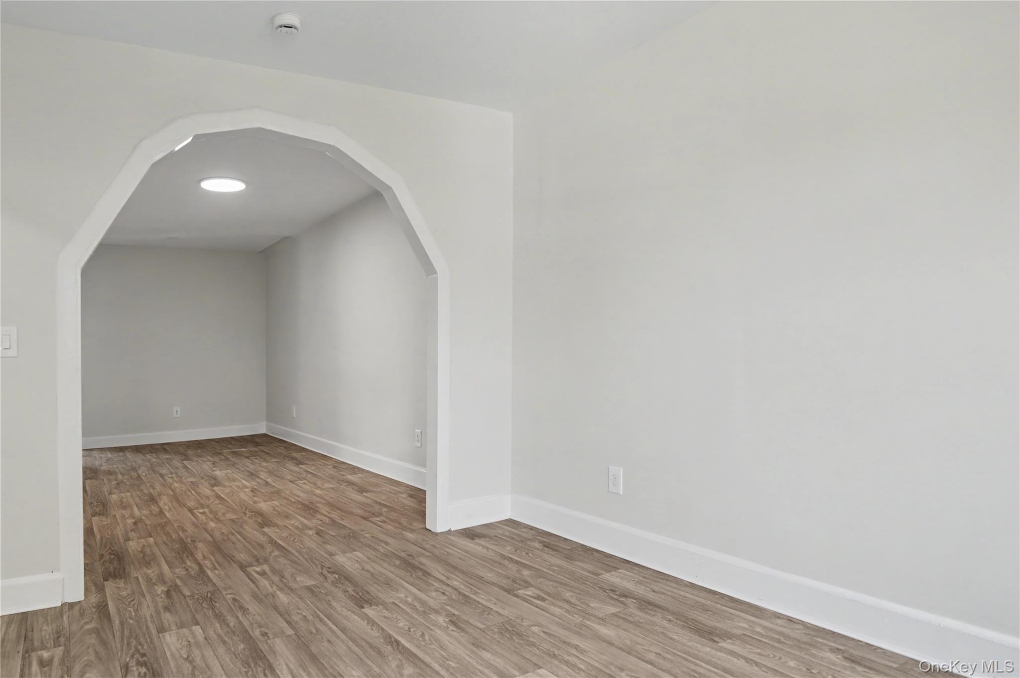 #18 photo, 7947 68th Road, 皇后區 中村 Middle Village , NY 11379