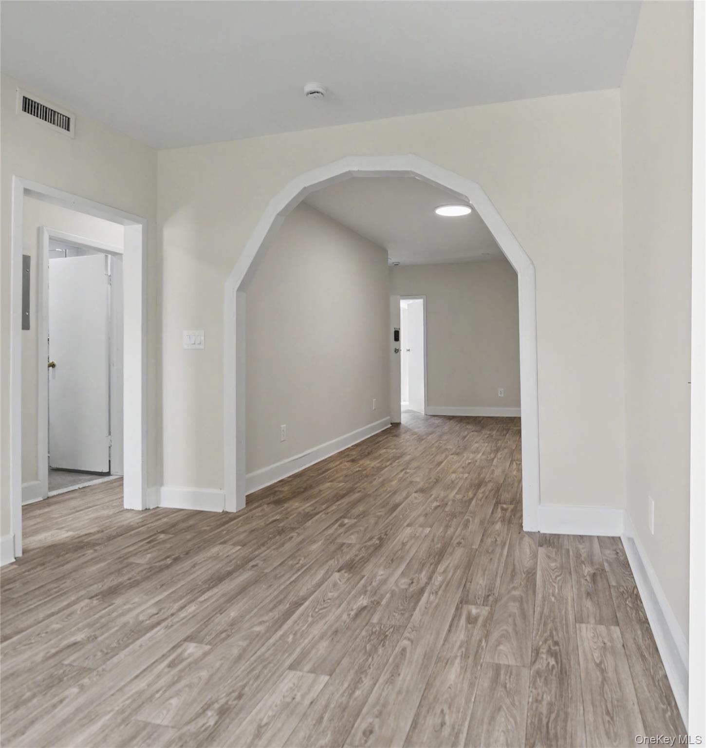 #19 photo, 7947 68th Road, 皇后區 中村 Middle Village , NY 11379