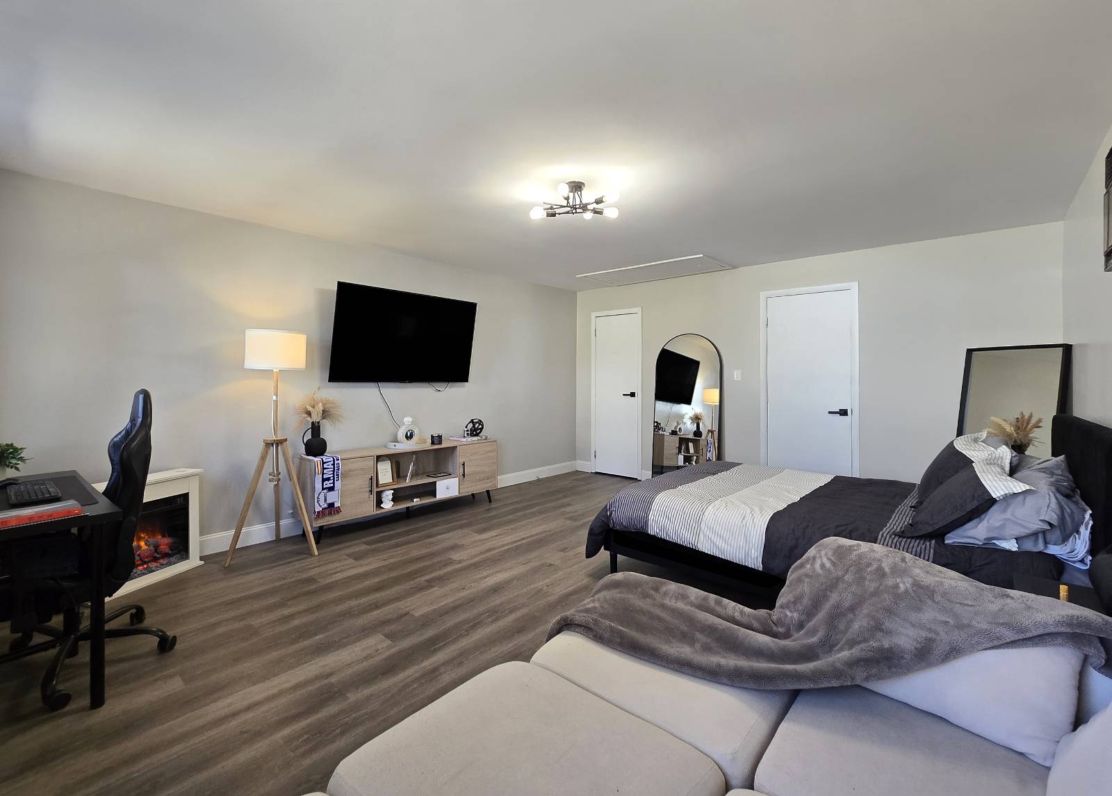 #16 photo, 5 South Ln, Levittown , NY 11756