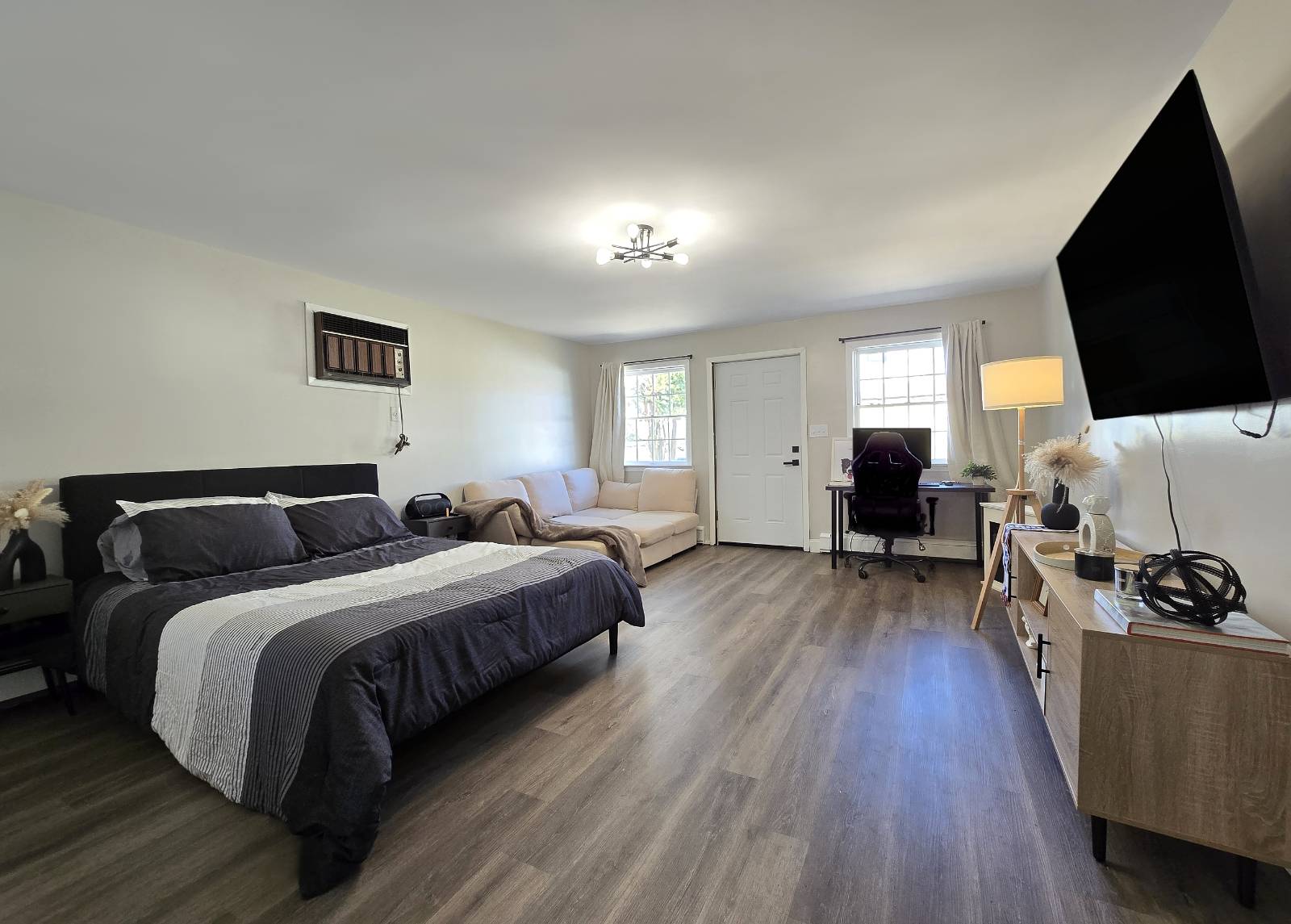 #18 photo, 5 South Ln, Levittown , NY 11756