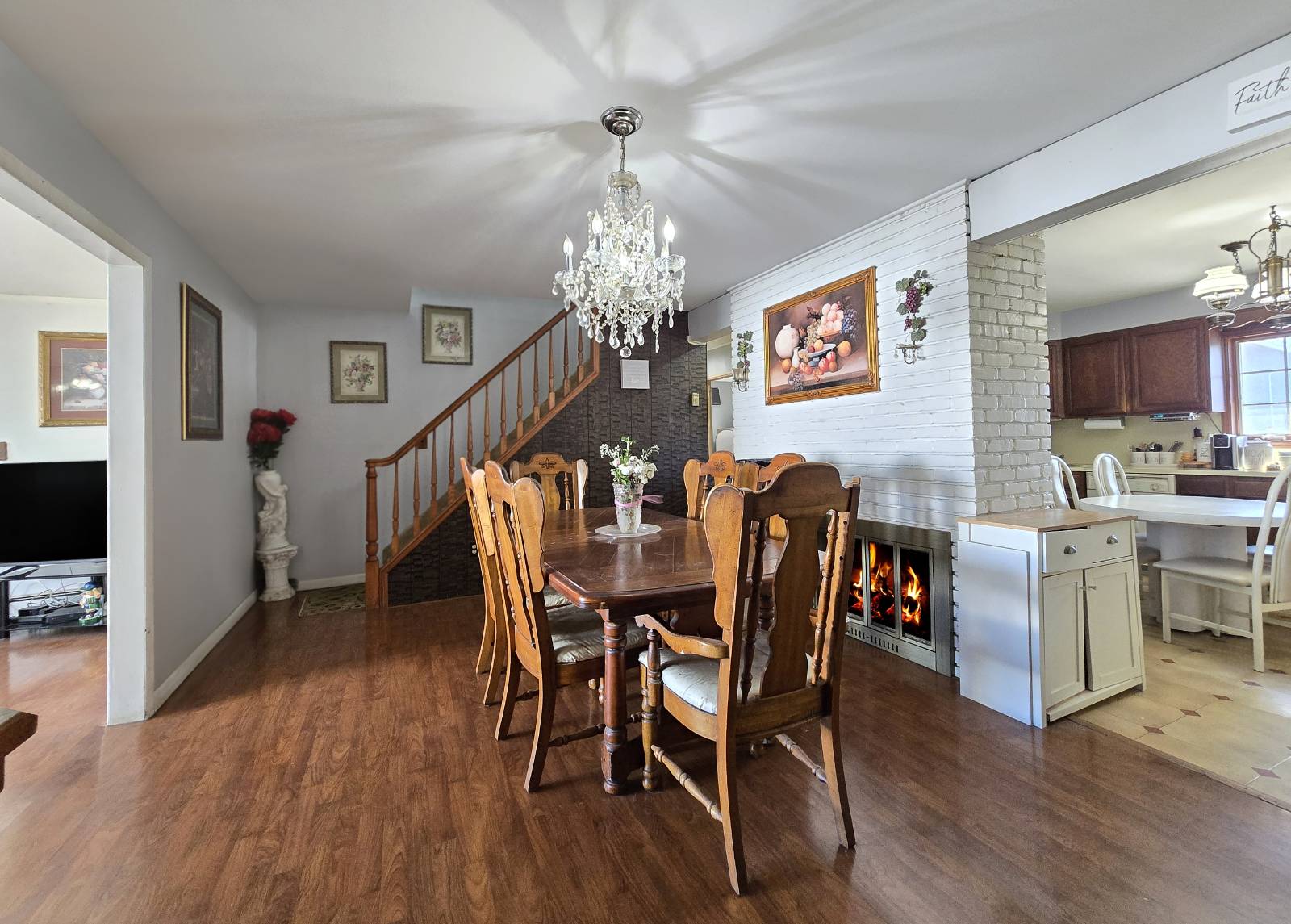 #4 photo, 5 South Ln, Levittown , NY 11756