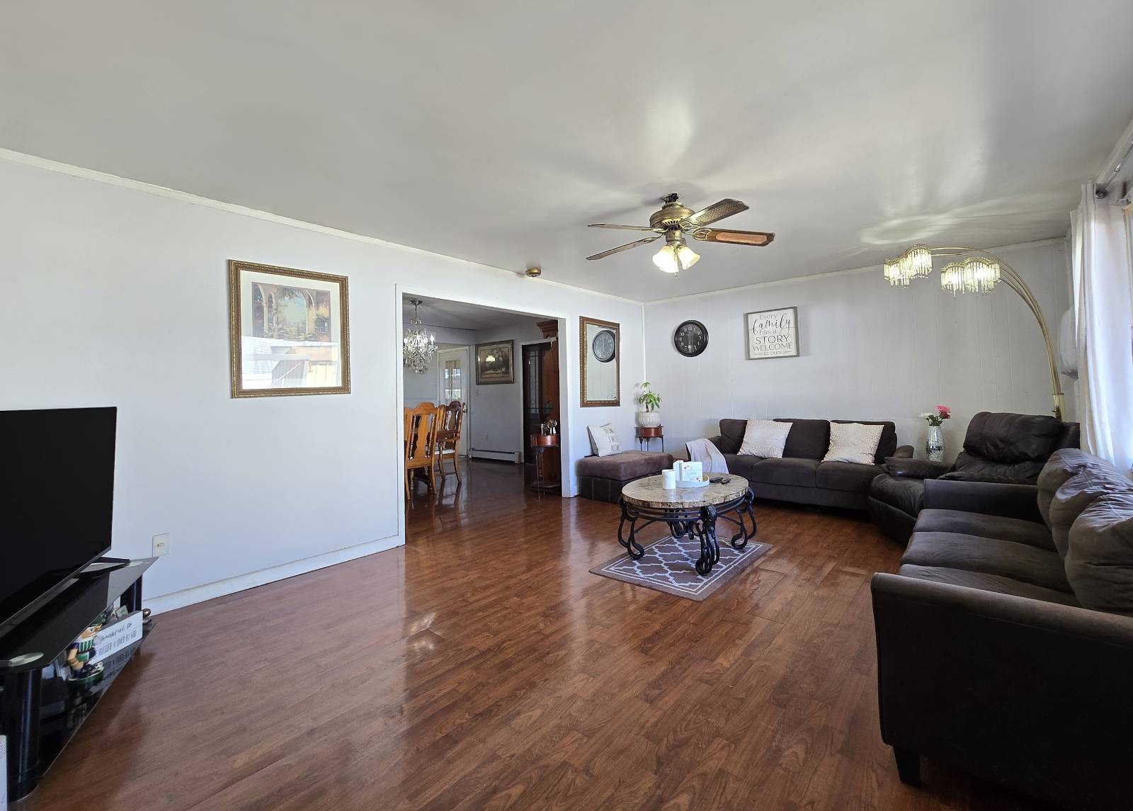 #5 photo, 5 South Ln, Levittown , NY 11756