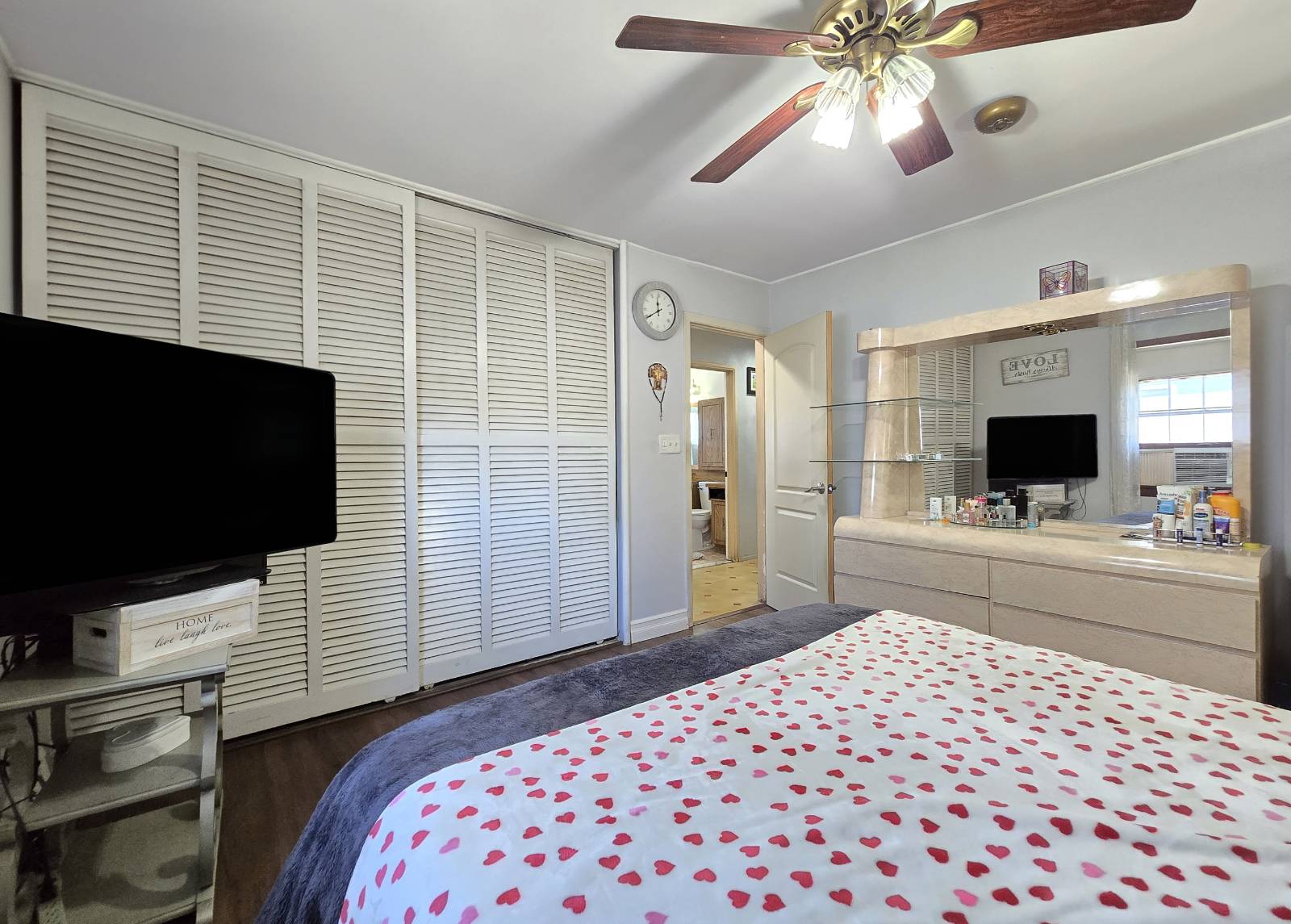 #8 photo, 5 South Ln, Levittown , NY 11756