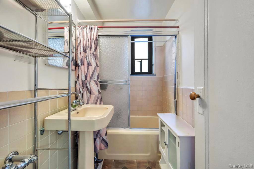 #14 photo, 1690 Metropolitan Avenue , #1E, Parkchester , NY 10462