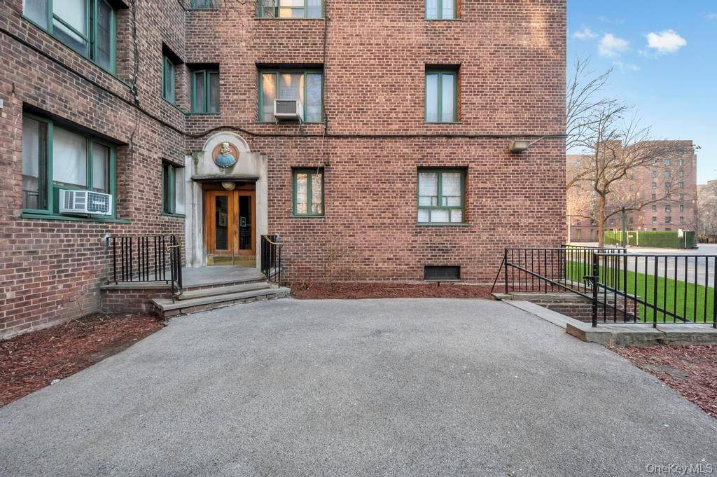 #2 photo, 1690 Metropolitan Avenue , #1E, Parkchester , NY 10462