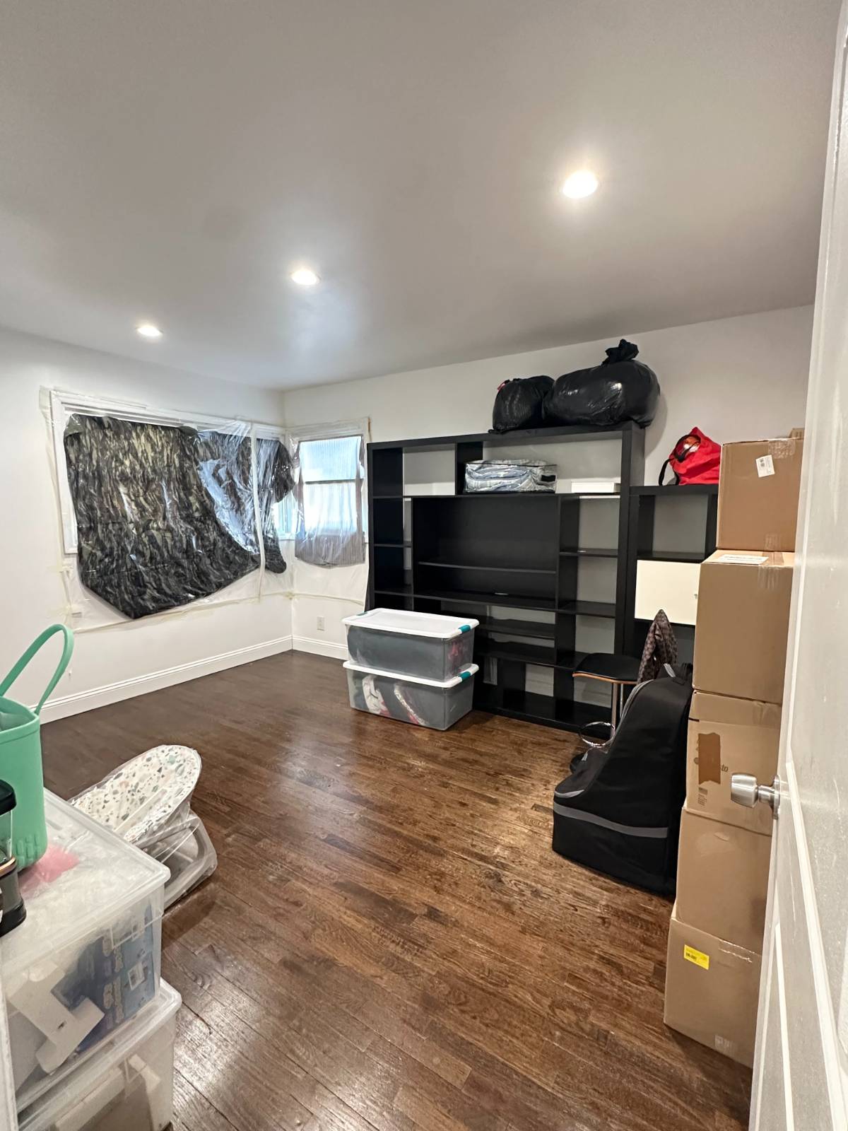 #13 photo, 67-15 215th St, Oakland Gardens , NY 11364